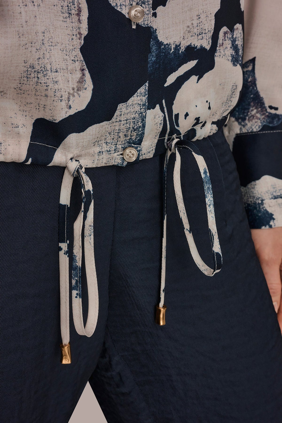 DRAWSTRING HEM BLOUSE - Nightfall Multi