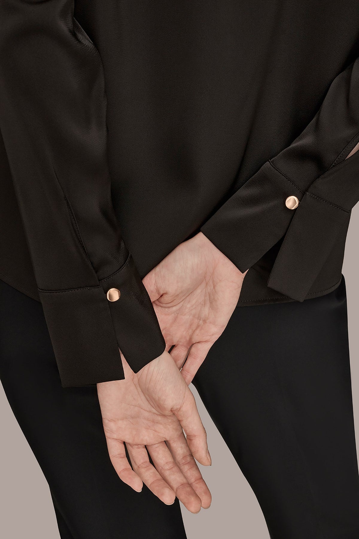 LONG SLEEVE RING V-NECK BLOUSE - Black
