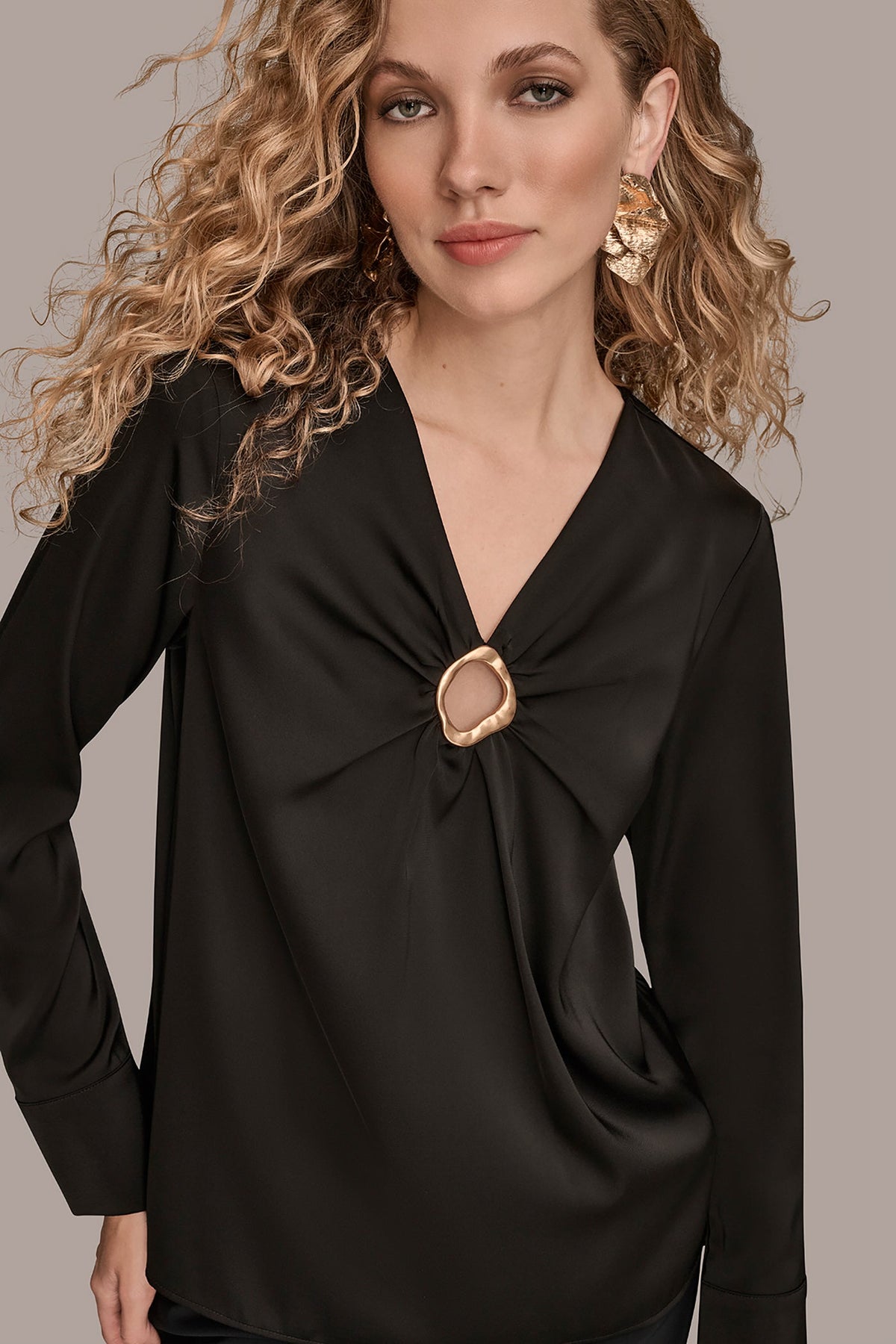 LONG SLEEVE RING V-NECK BLOUSE - Black