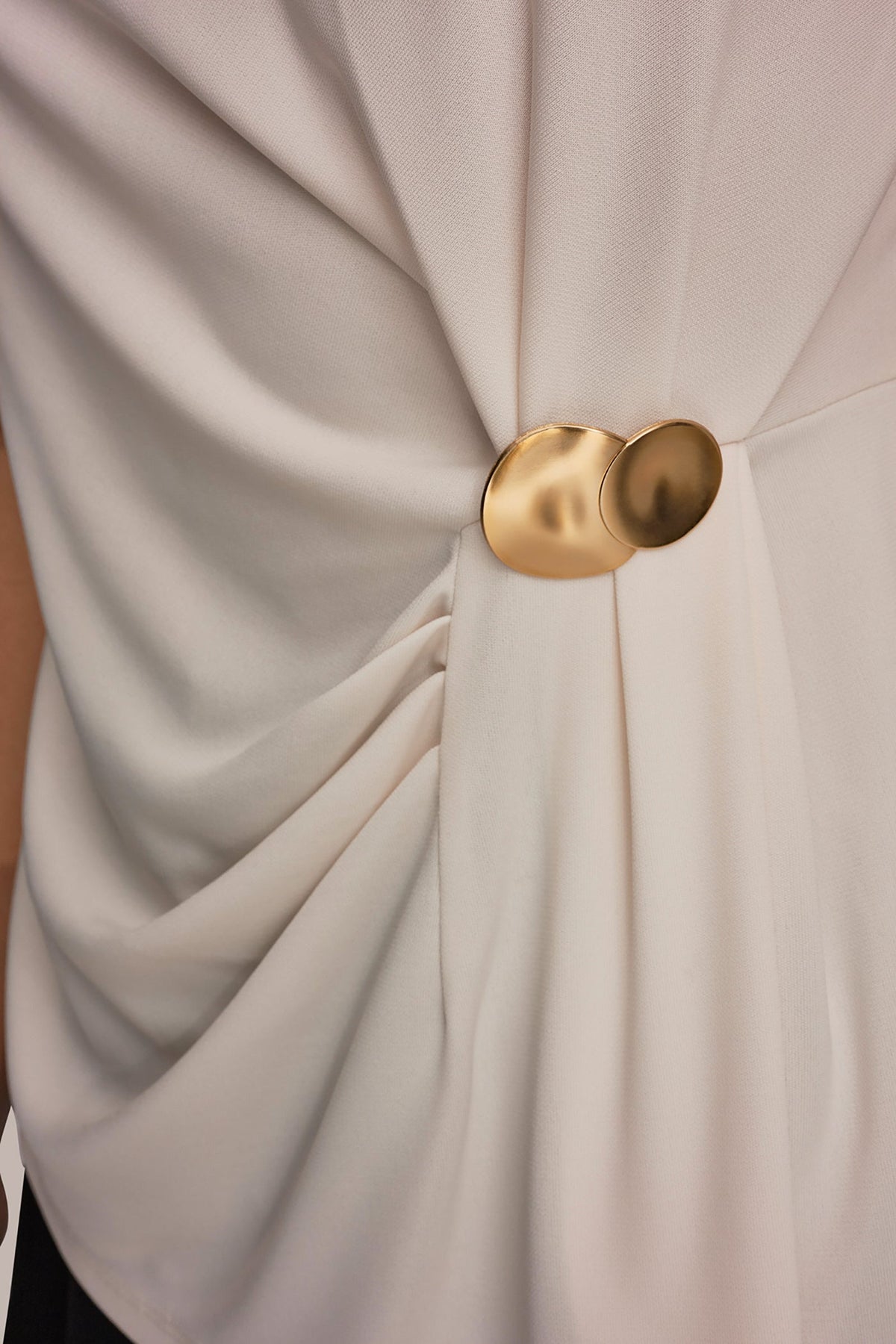 V-NECK TOP - Cream