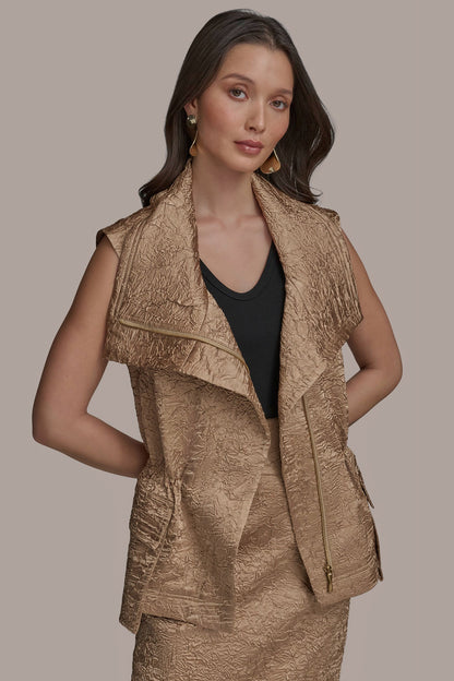TEXT ZIP FRONT VEST - HAZELNUT