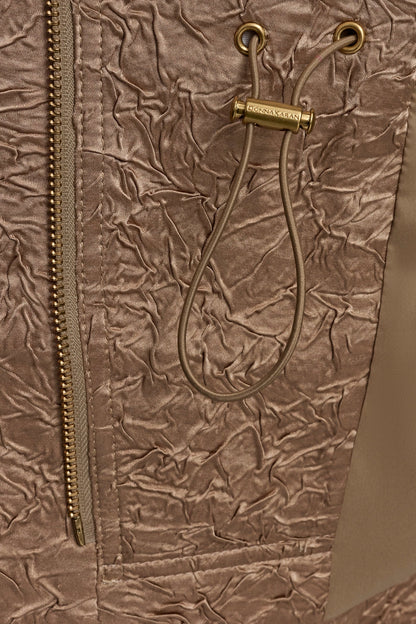 TEXT ZIP FRONT VEST - HAZELNUT