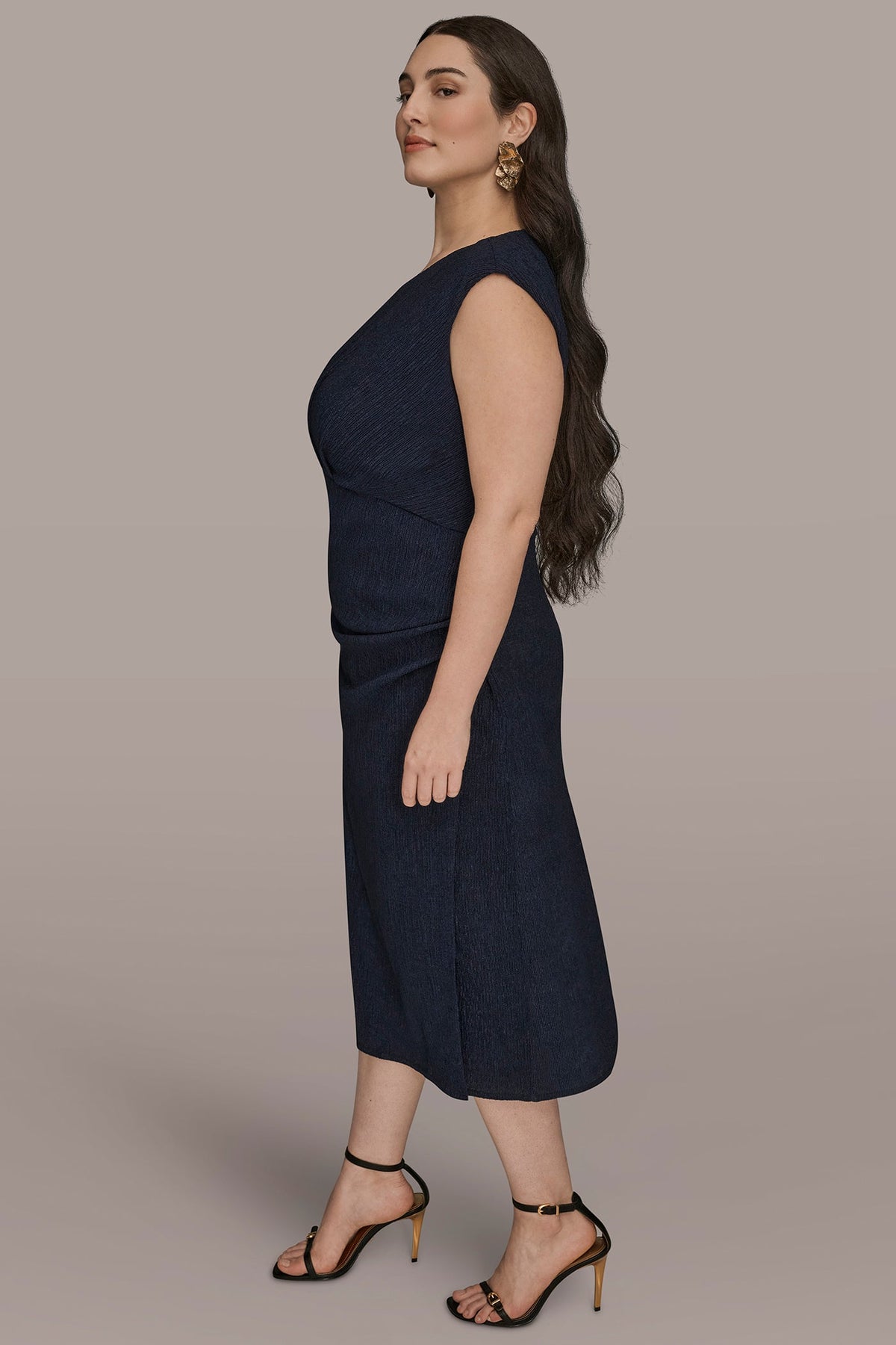 CRINKLED SLEEVELESS RUCHED MIDI DRESS - NIGHTFALL
