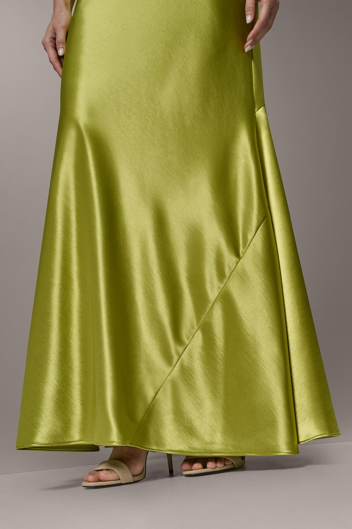 SLEEVELESS COWL-NECK GOWN - Summer Citron