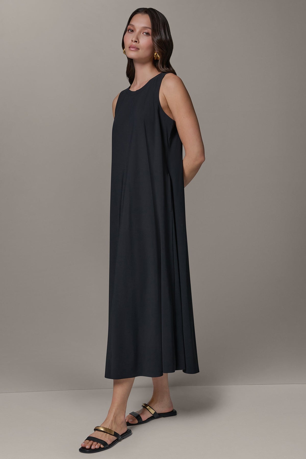 SLEEVELESS MIDI TRAPEZE DRESS - Black