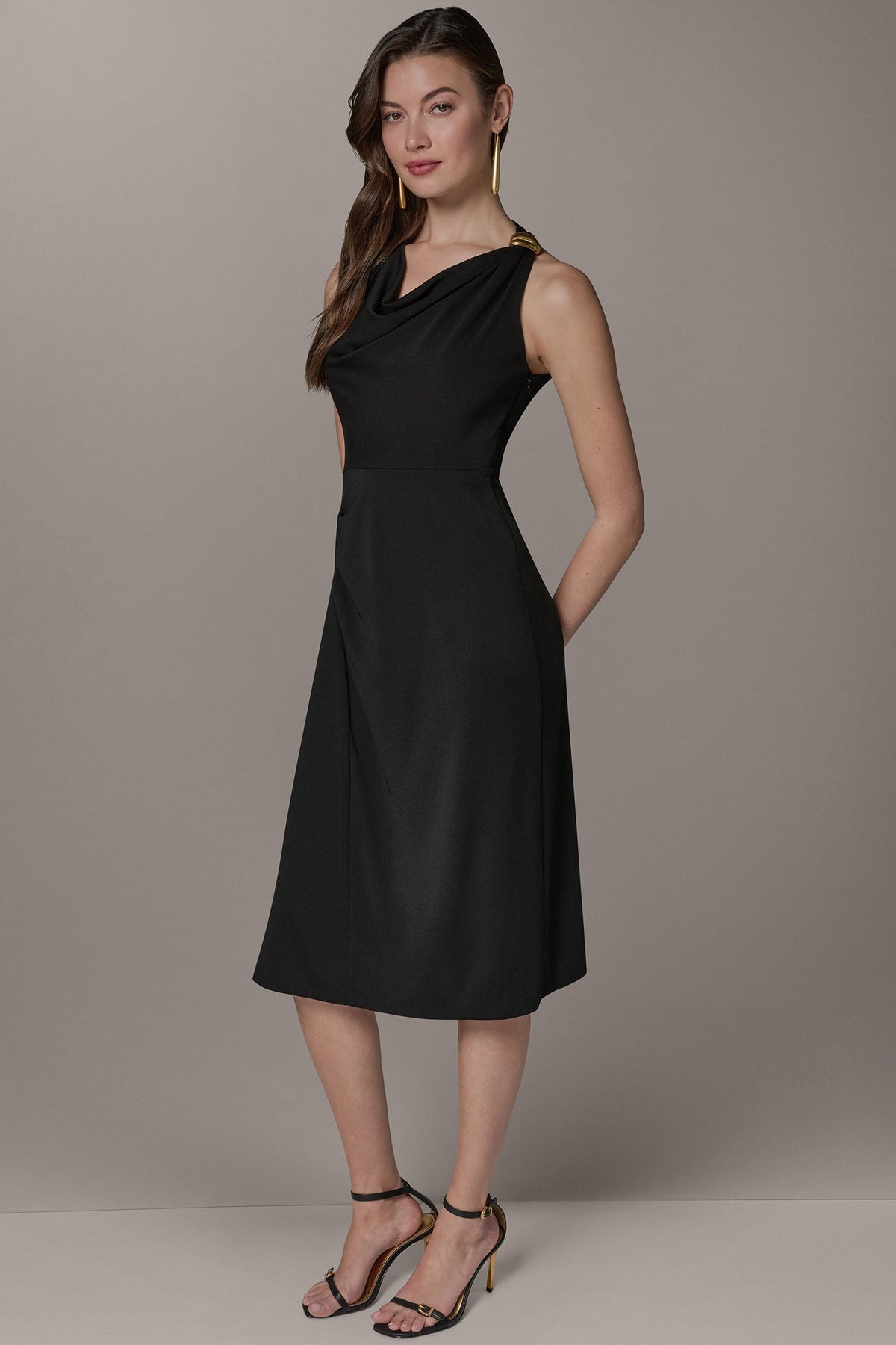 SLEEVELESS MIDI HALTER DRESS - Black