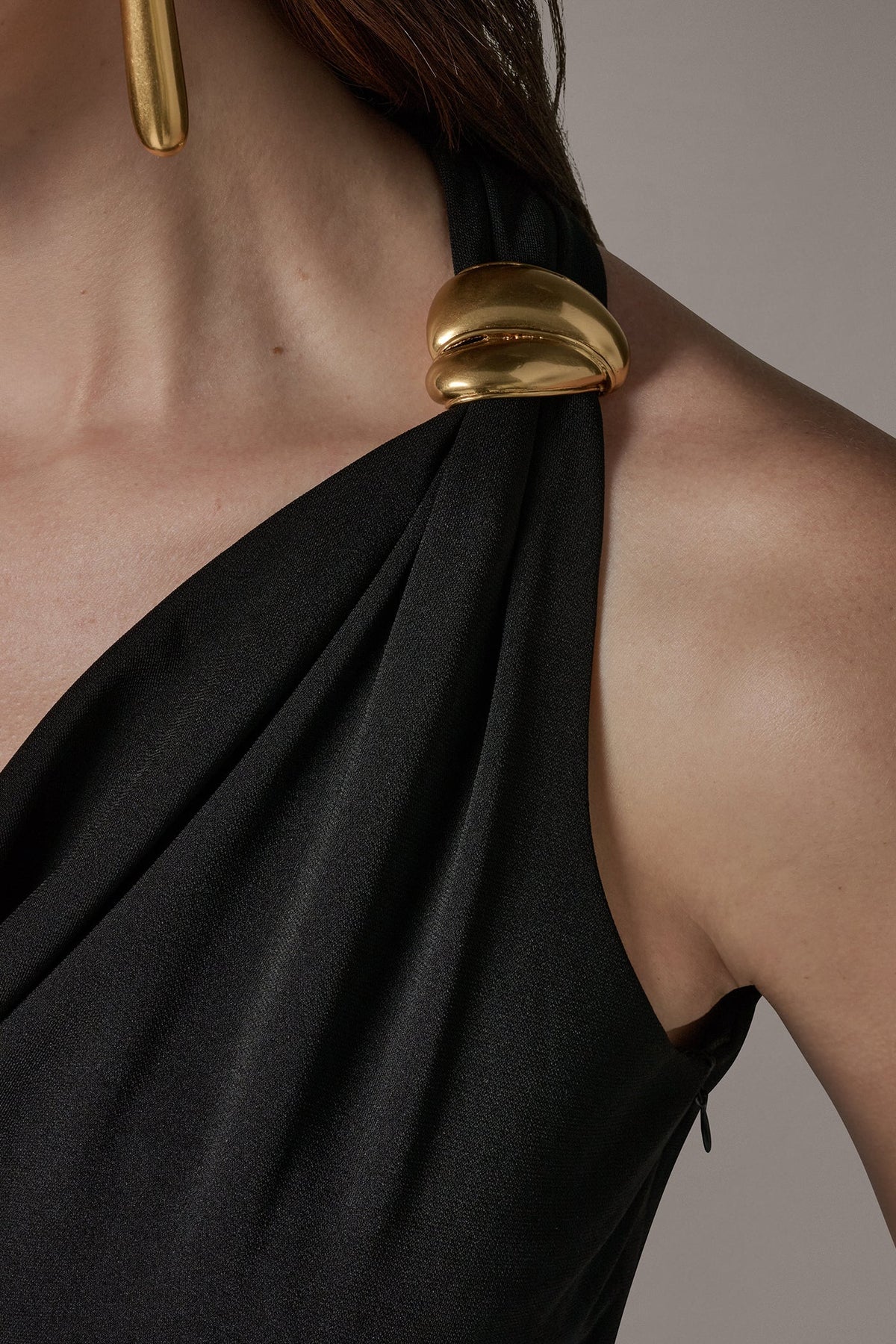 SLEEVELESS MIDI HALTER DRESS - Black