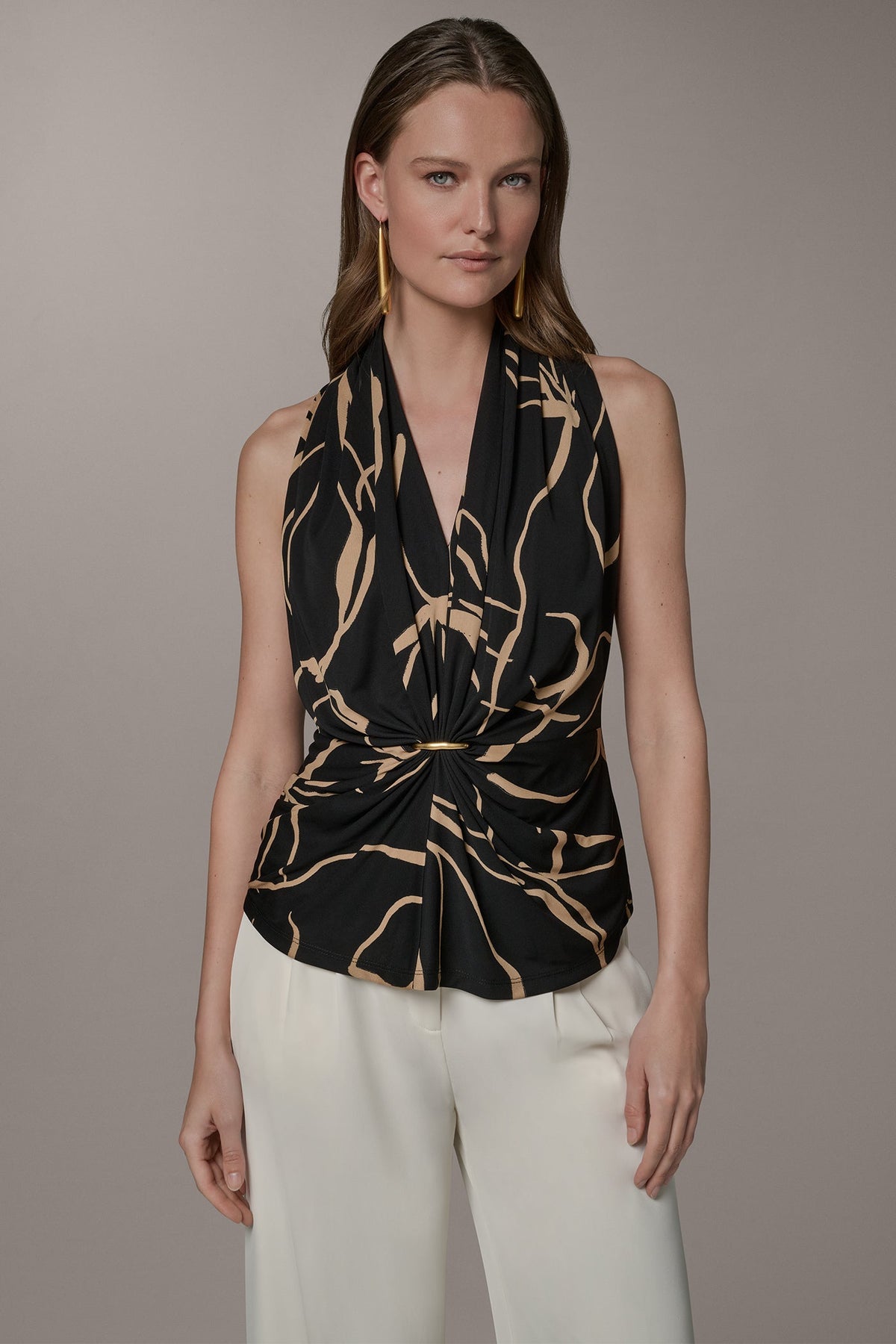 RUCHED V-NECK TOP - Black /Fawn
