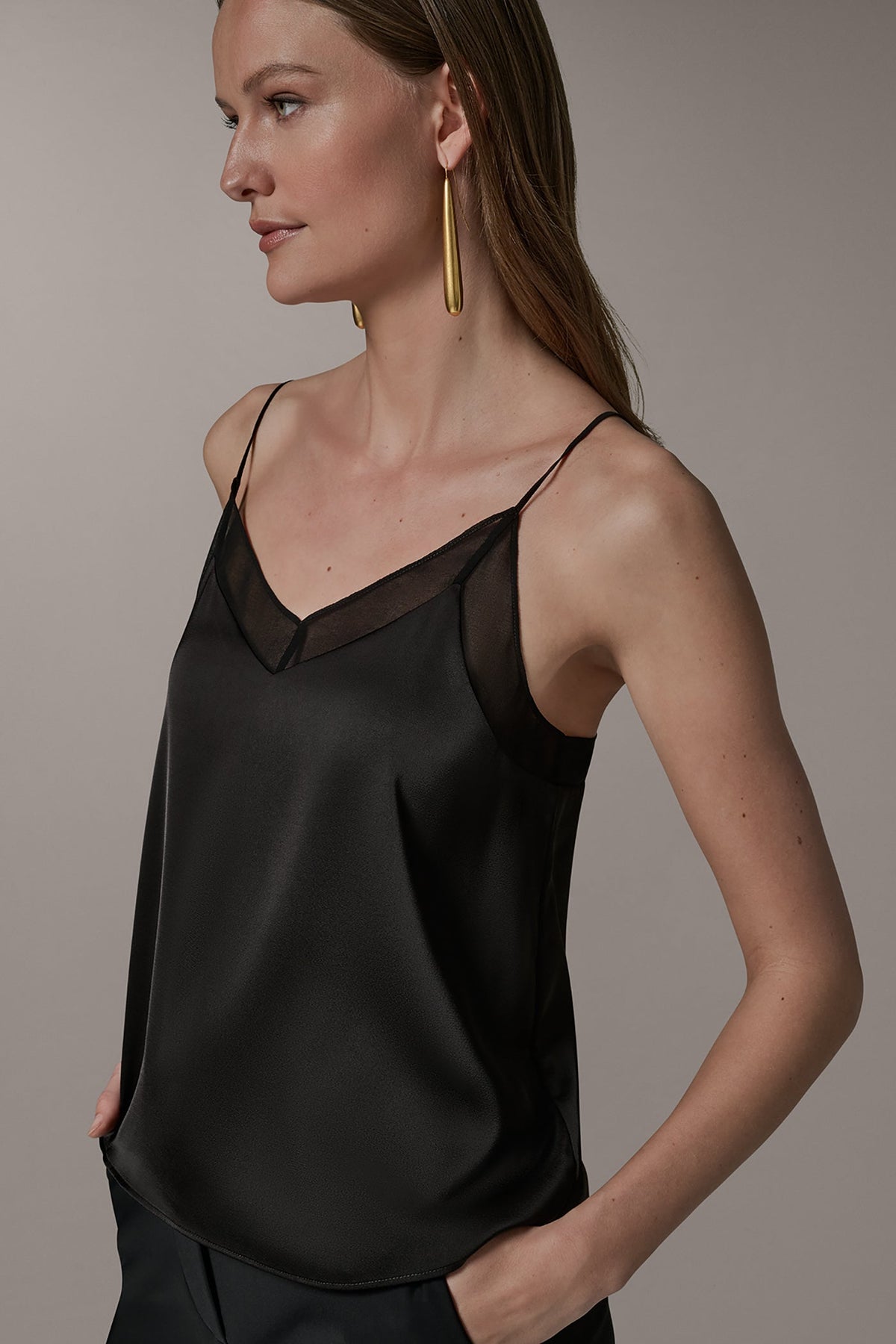 SLEEVELESS V-NECK CAMI - Black