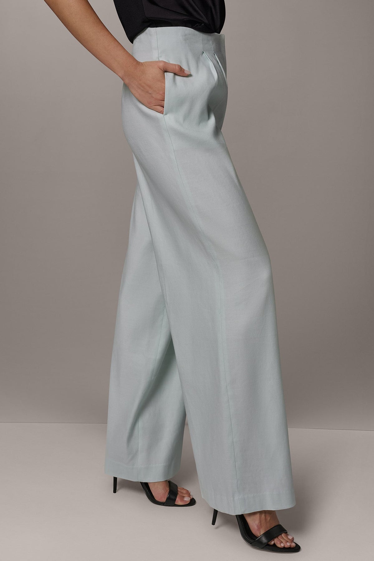EXTRA HIGH-RISE PLEATED WIDE-LEG PANT - Skylight