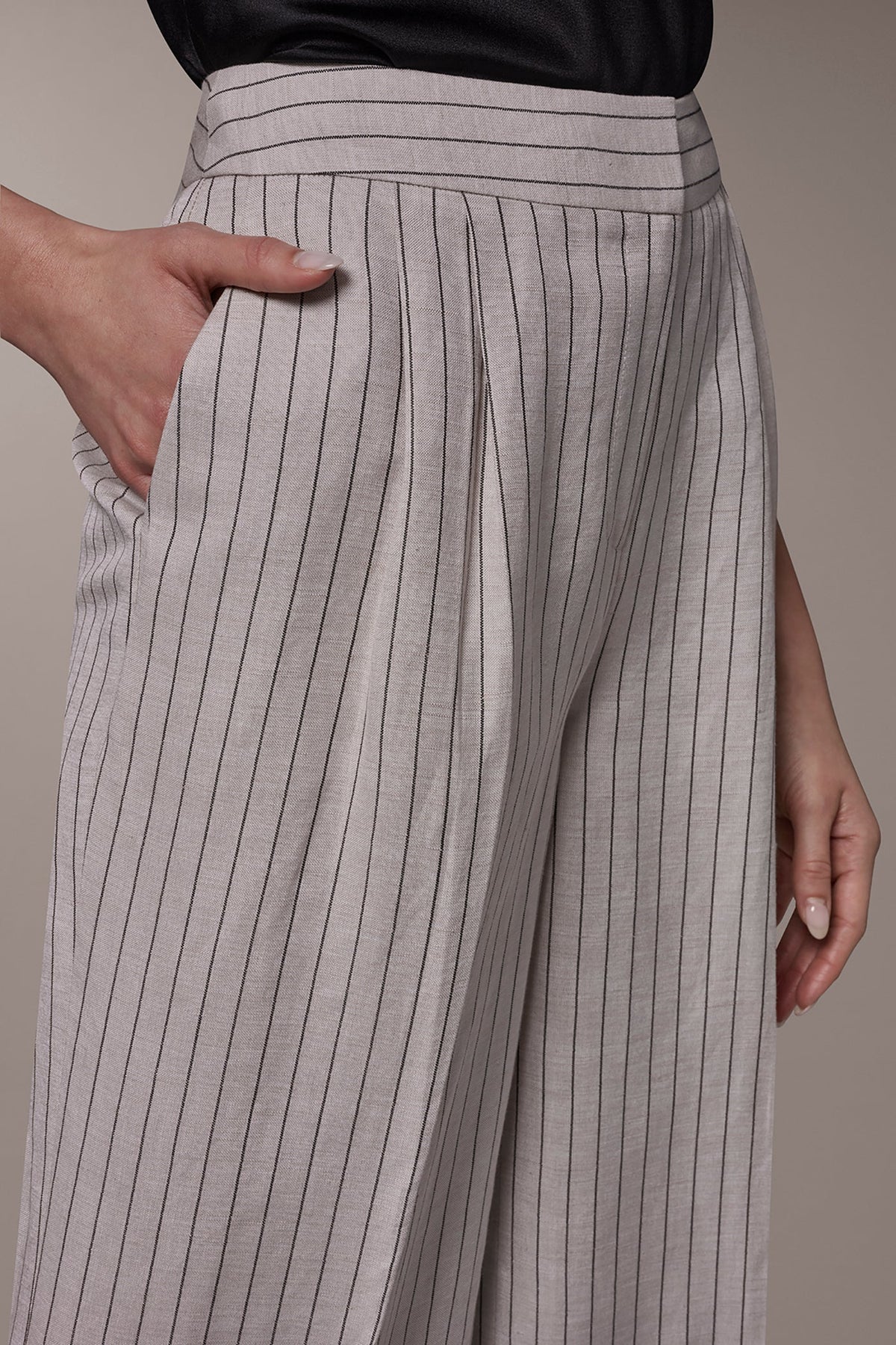 MID-RISE PINSTRIPE PLEATED WIDE-LEG PANT - Flax/Black