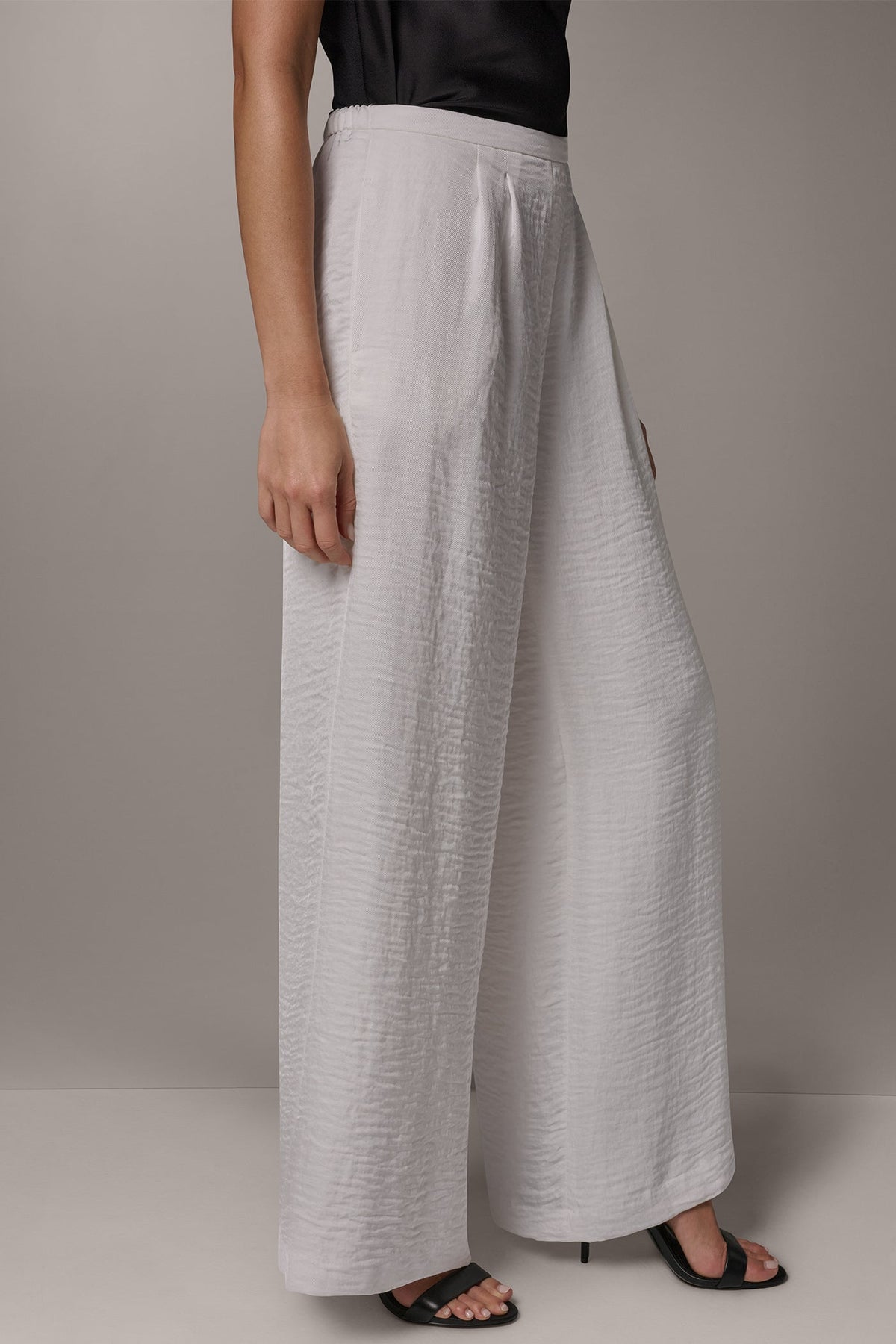 EXTRA HIGH-RISE PLEATED RELAXED PULL-ON PANT - Cream