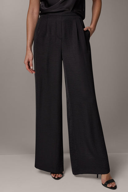 EXTRA HIGH-RISE PLEATED RELAXED PULL-ON PANT - Black