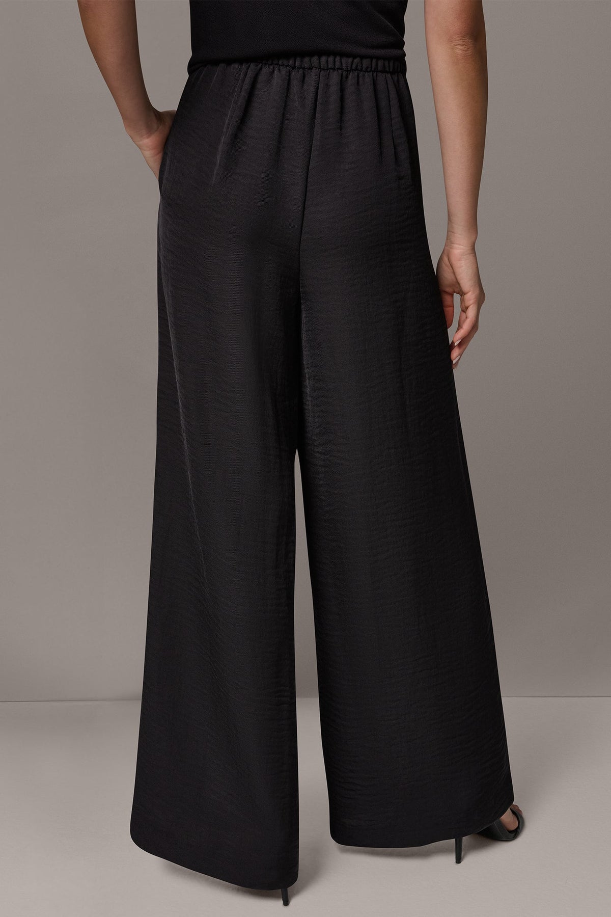 EXTRA HIGH-RISE PLEATED RELAXED PULL-ON PANT - Black