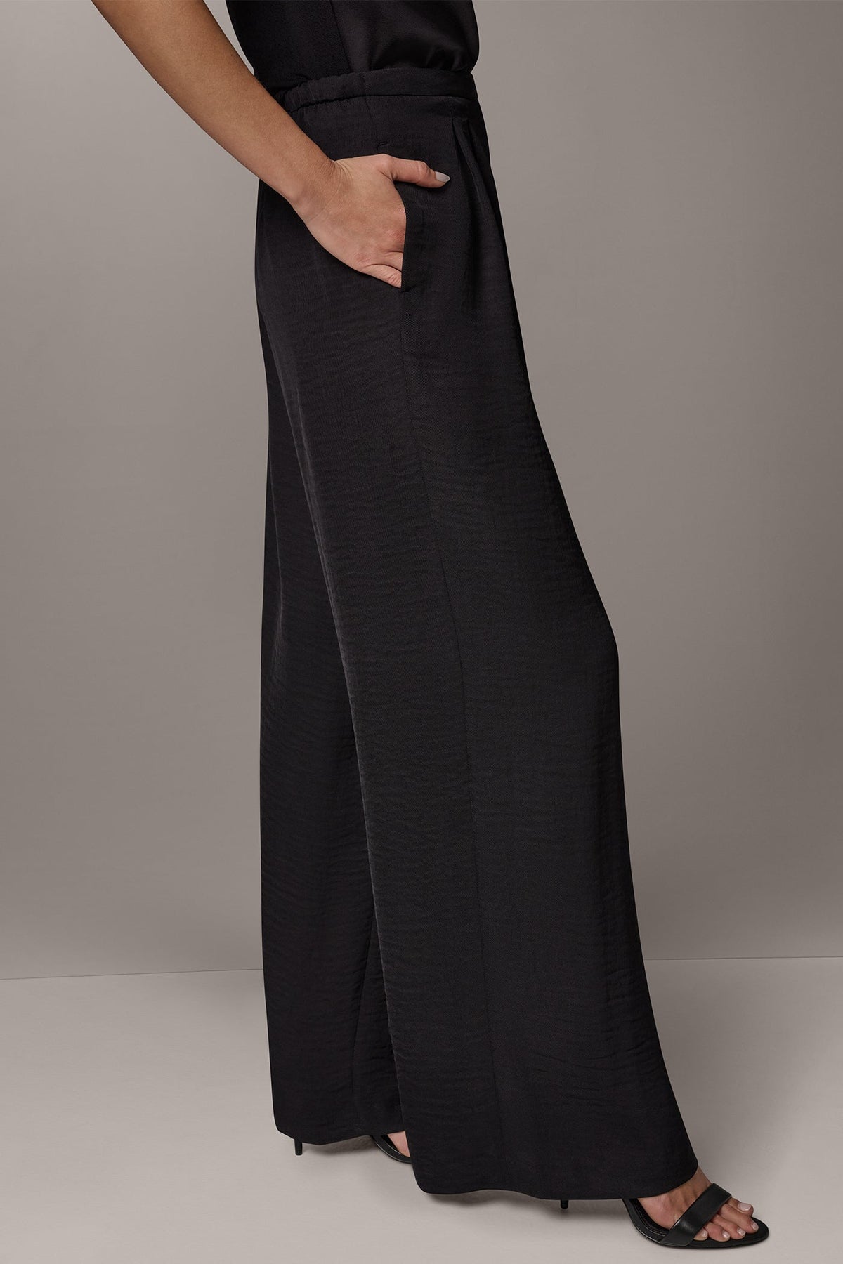 EXTRA HIGH-RISE PLEATED RELAXED PULL-ON PANT - Black