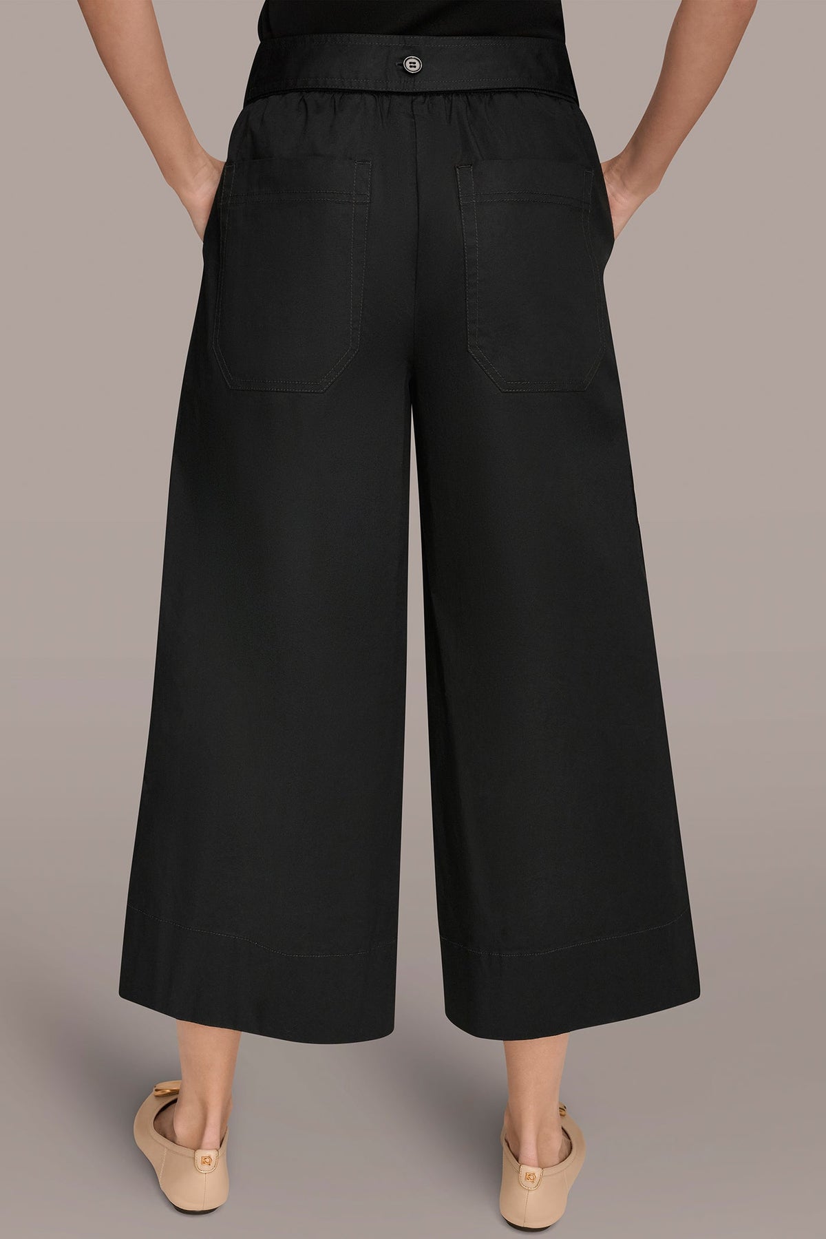 CROPPED MID-RISE WIDE-LEG PANT - Black