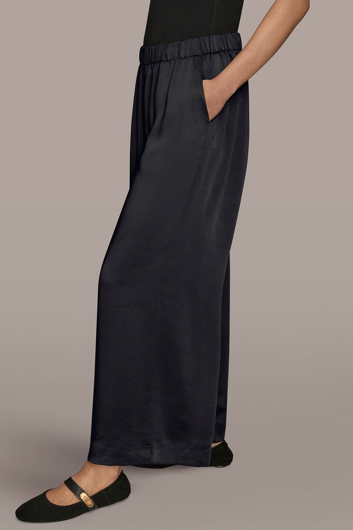 SATIN MID-RISE RELAXED PANT - Black