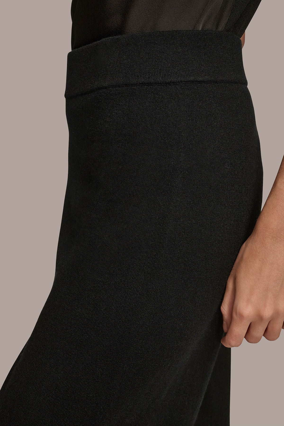 HIGH-RISE WIDE-LEG SWEATER ANKLE PANT - Black