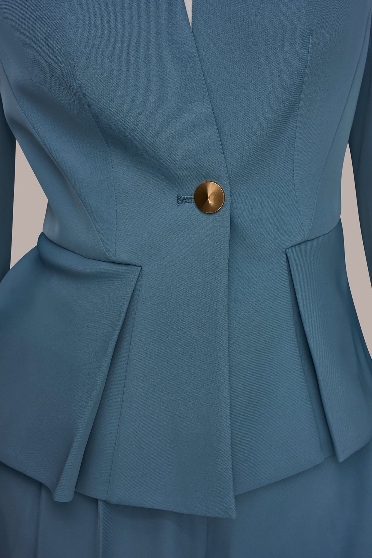 COLLARLESS PLEATED PEPLUM BLAZER - Washed Indigo