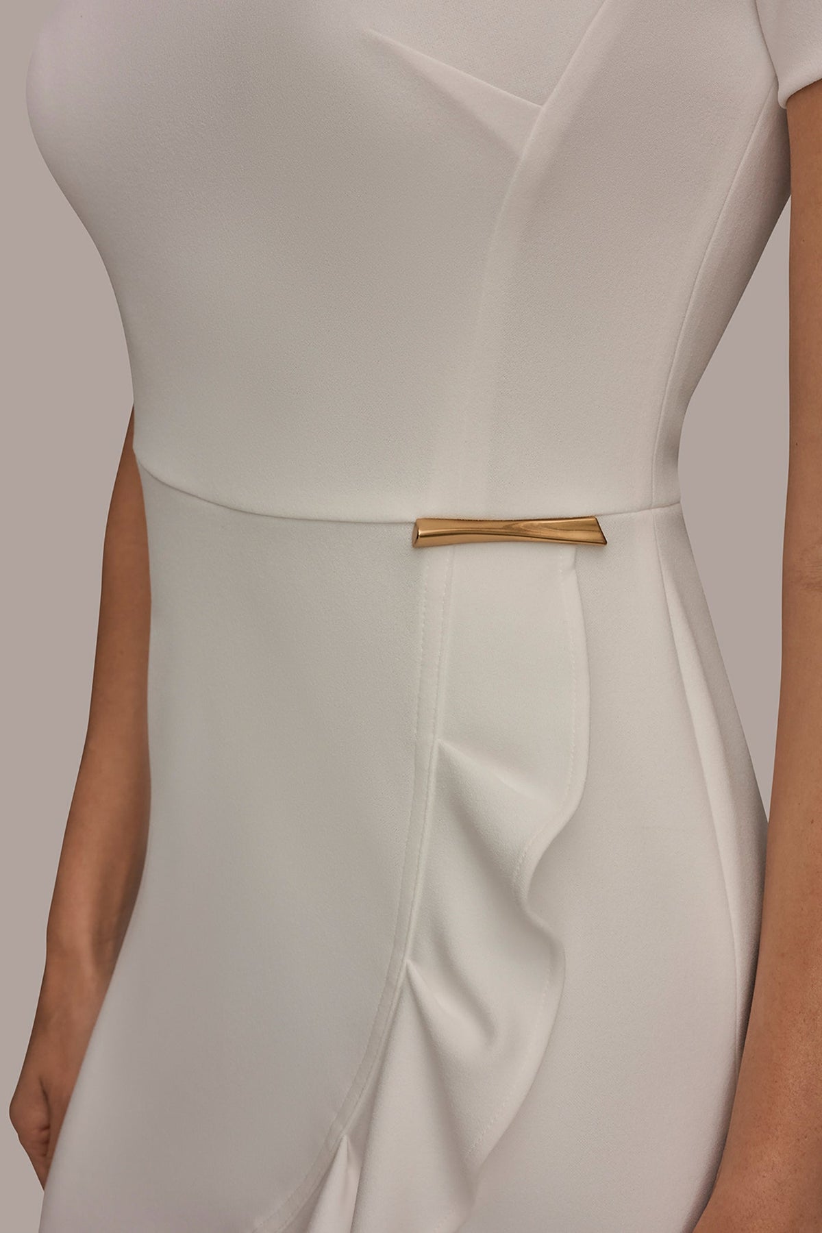 SHORT SLEEVE RUFFLE SHEATH DRESS - Cream