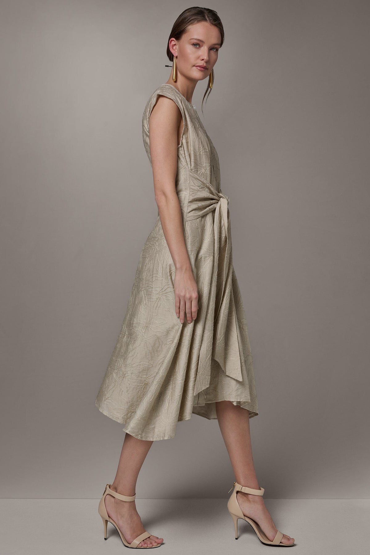 EMBROIDERED TIE-FRONT MIDI DRESS - Tuscan Grey