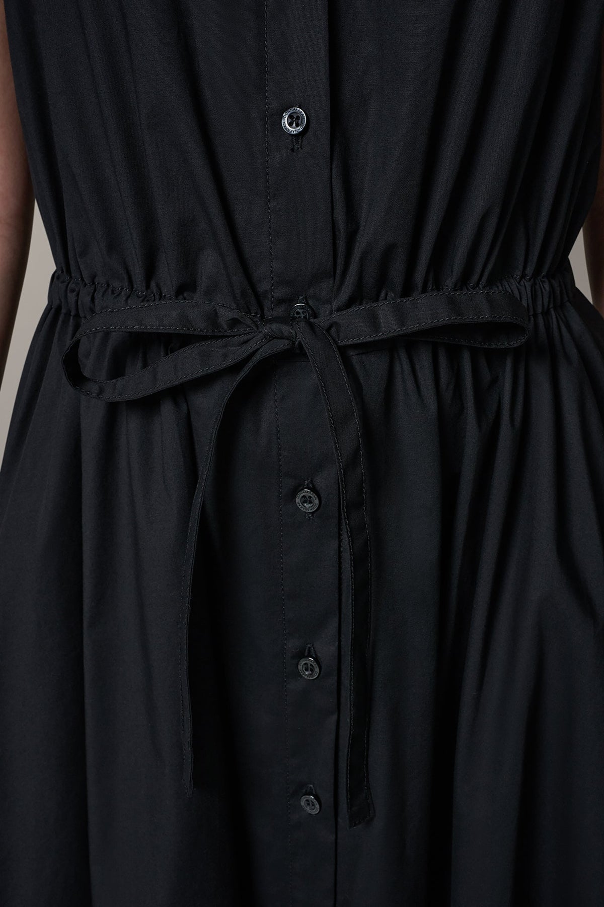 SLEEVELESS MIDI HALTER DRESS - Black