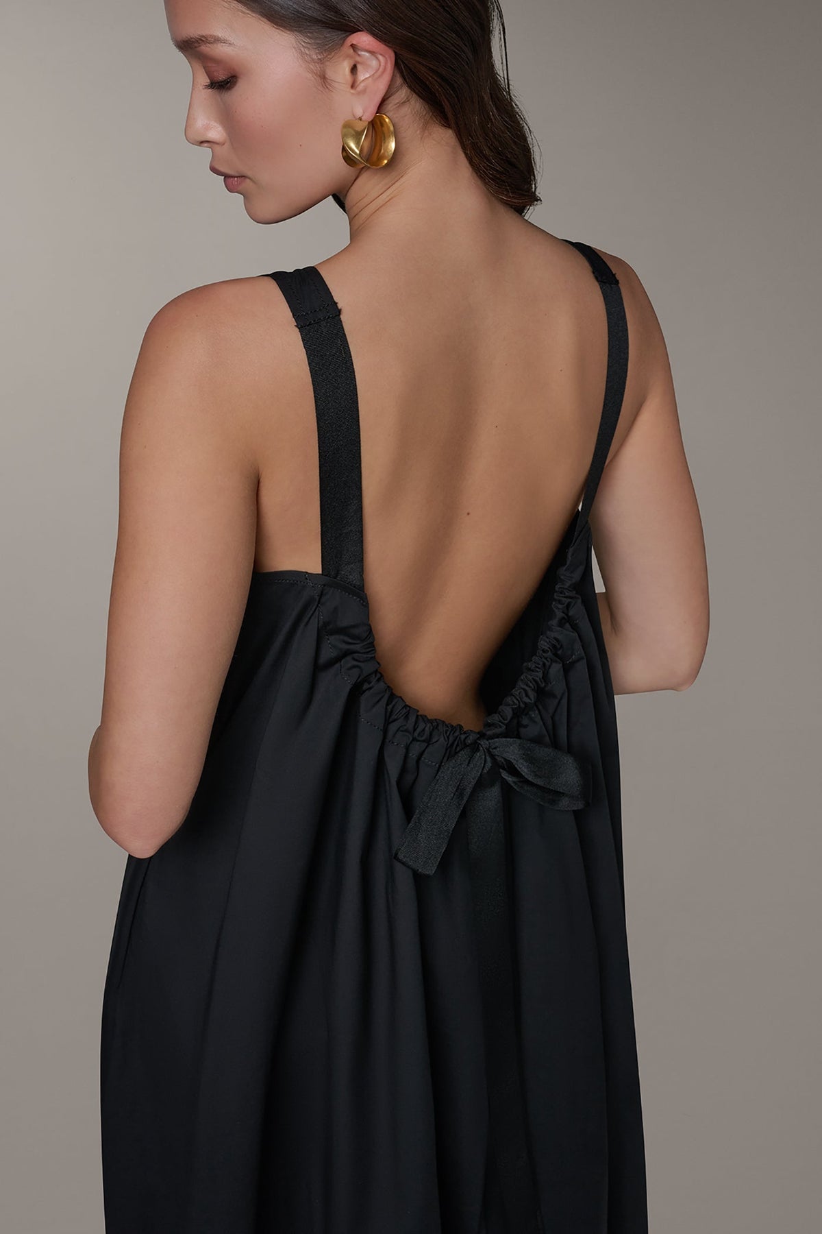 SLEEVELESS MAXI TRAPEZE DRESS - Black