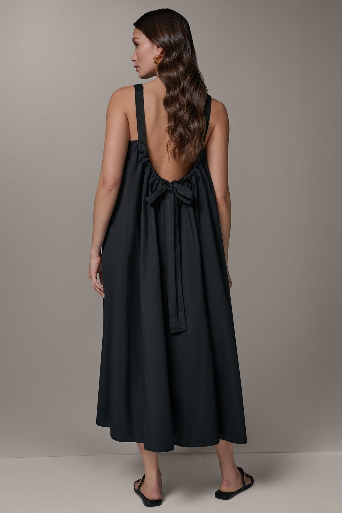 SLEEVELESS MAXI TRAPEZE DRESS - Black