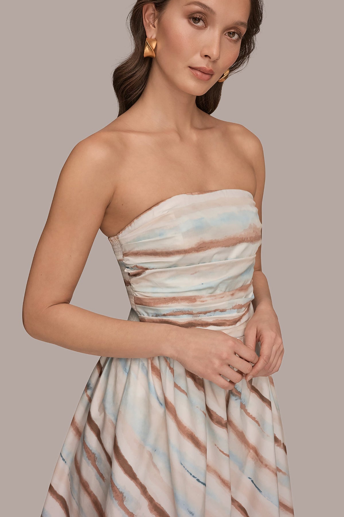 STRAPLESS PRINTED MIDI DRESS - Watercolor Stripe