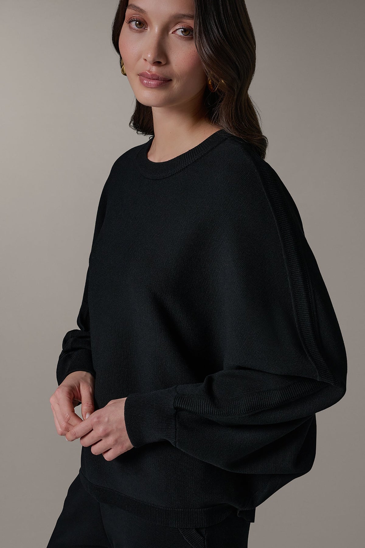 LONG DOLMAN SLEEVE SWEATER - Black