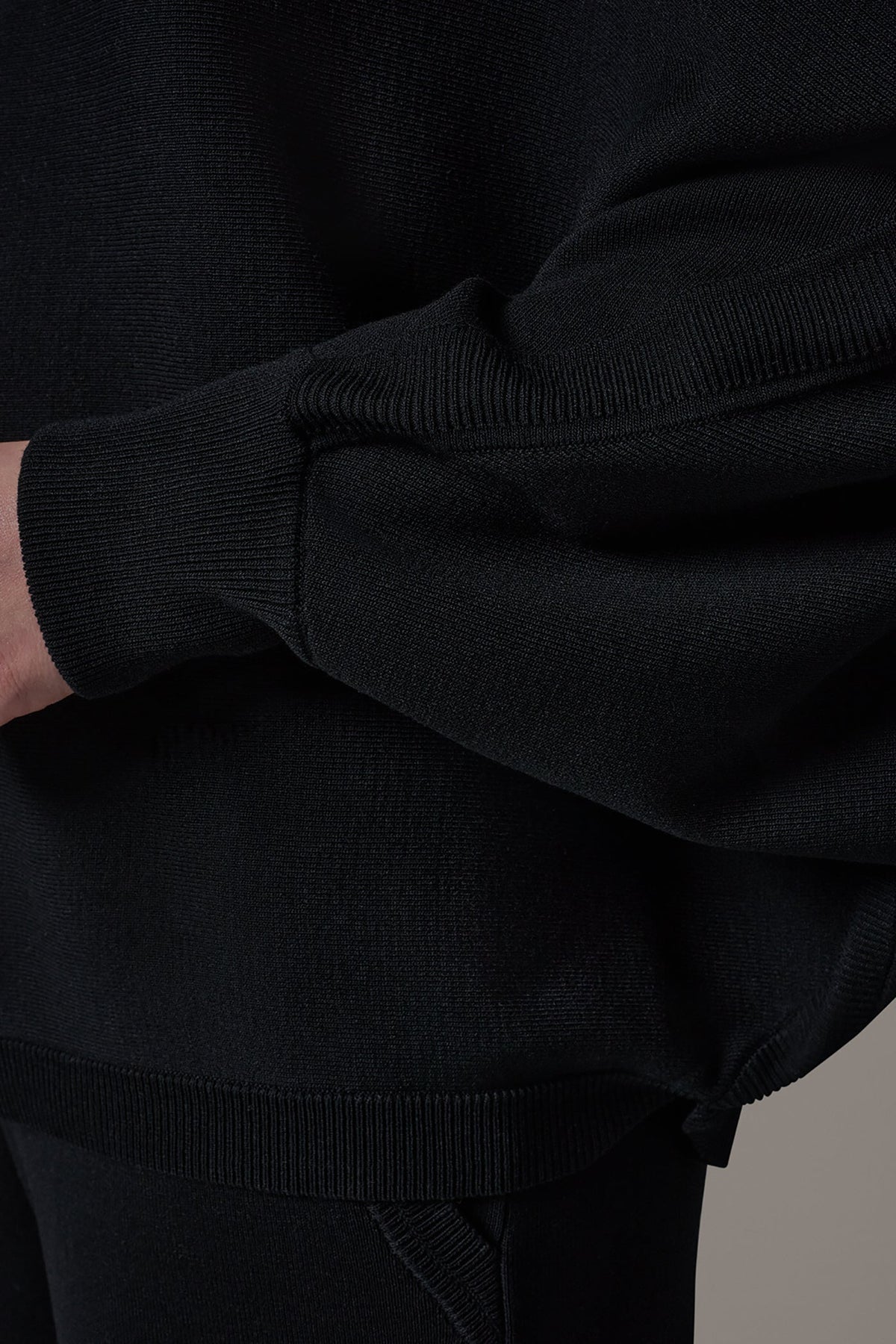 LONG DOLMAN SLEEVE SWEATER - Black