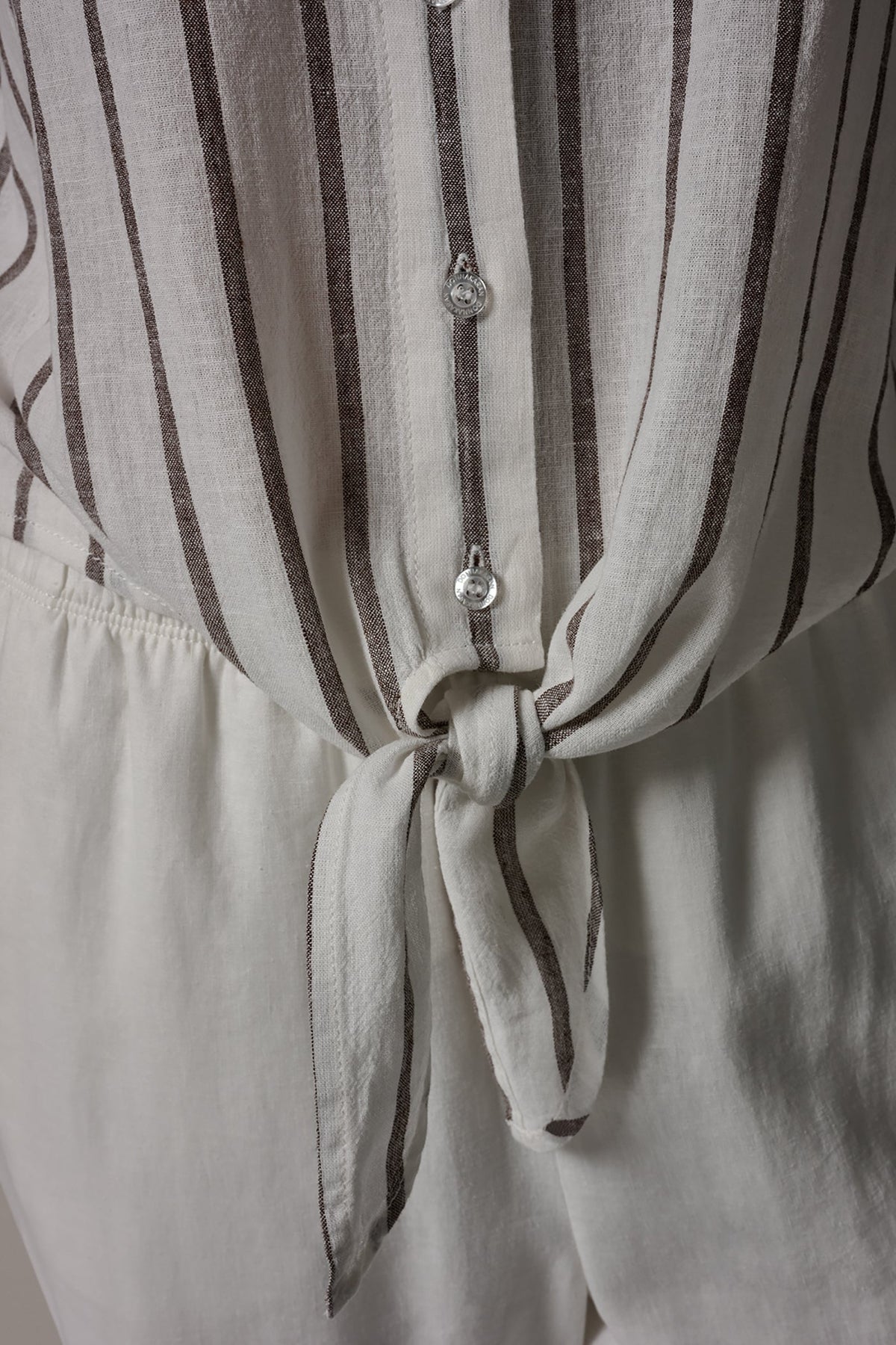 LONG SLEEVE TIE-FRONT BLOUSE - Cream/Canyon