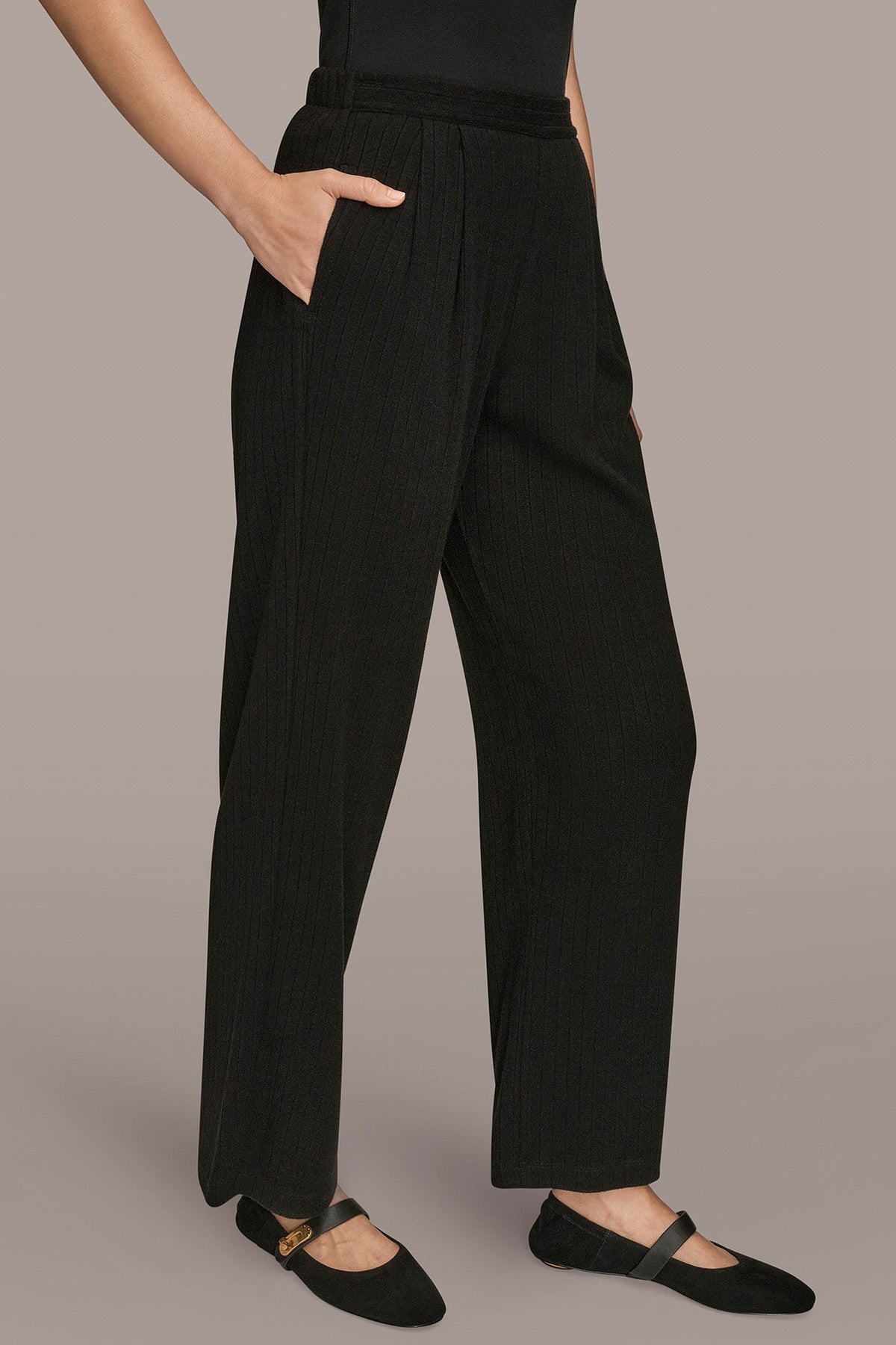 HIGH-RISE PLEATED PANT - Black