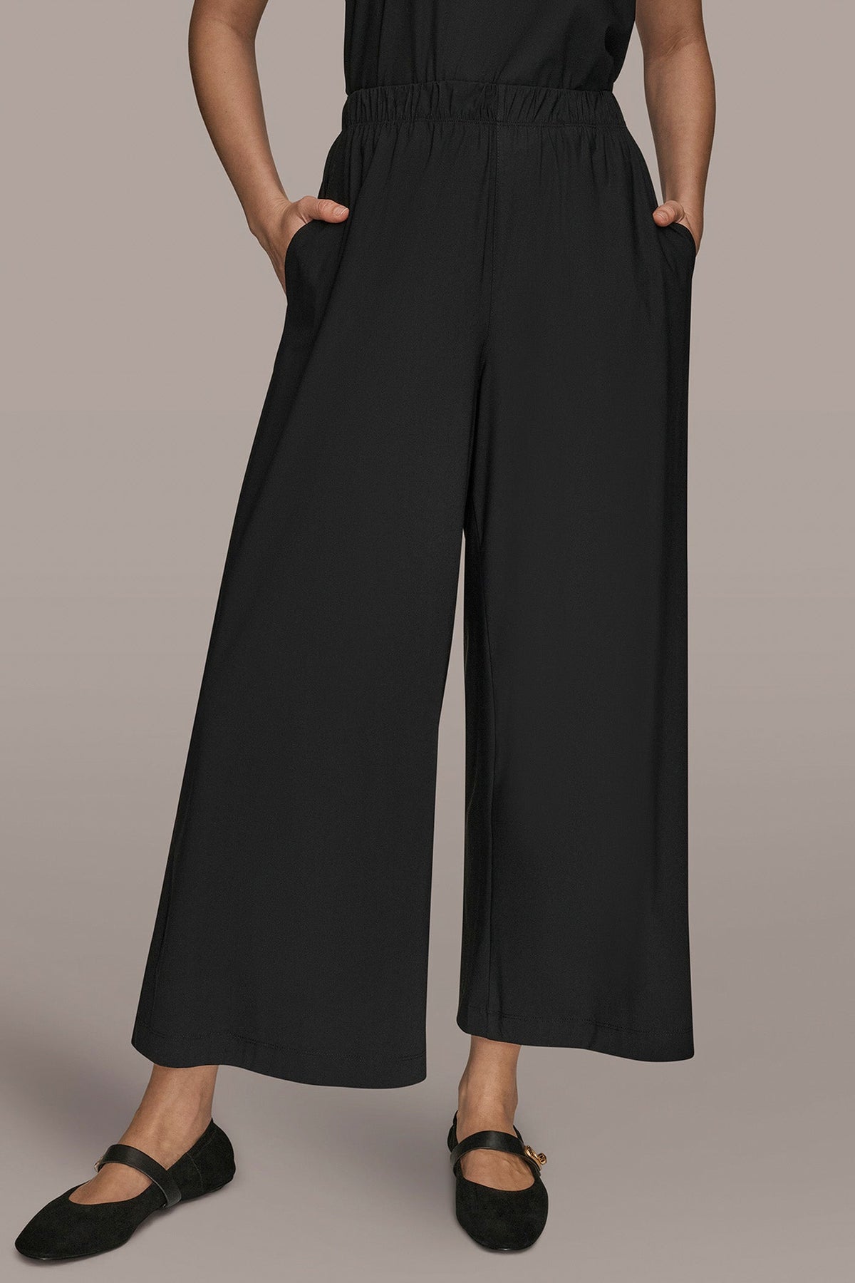 THE MODERN TRAVEL MID-RISE RELAXED ANKLE PANT - Black
