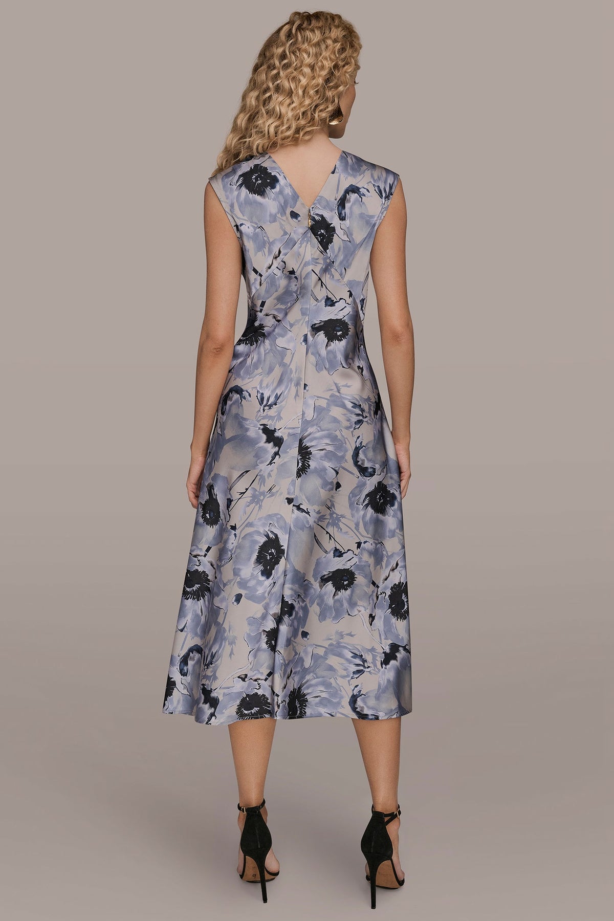 CAP SLEEVE V-NECK PRINTED MIDI DRESS - VAPOR/TEMPLE