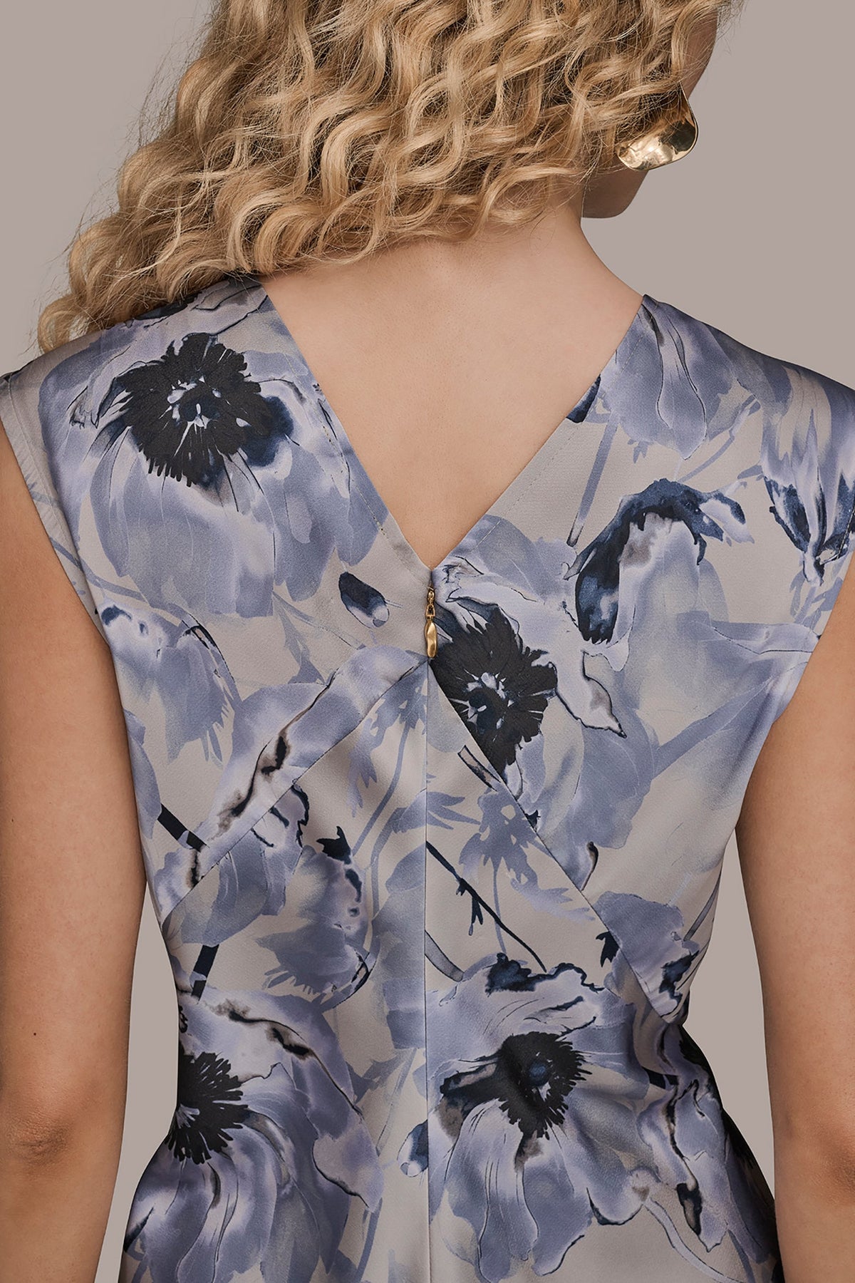 CAP SLEEVE V-NECK PRINTED MIDI DRESS - VAPOR/TEMPLE