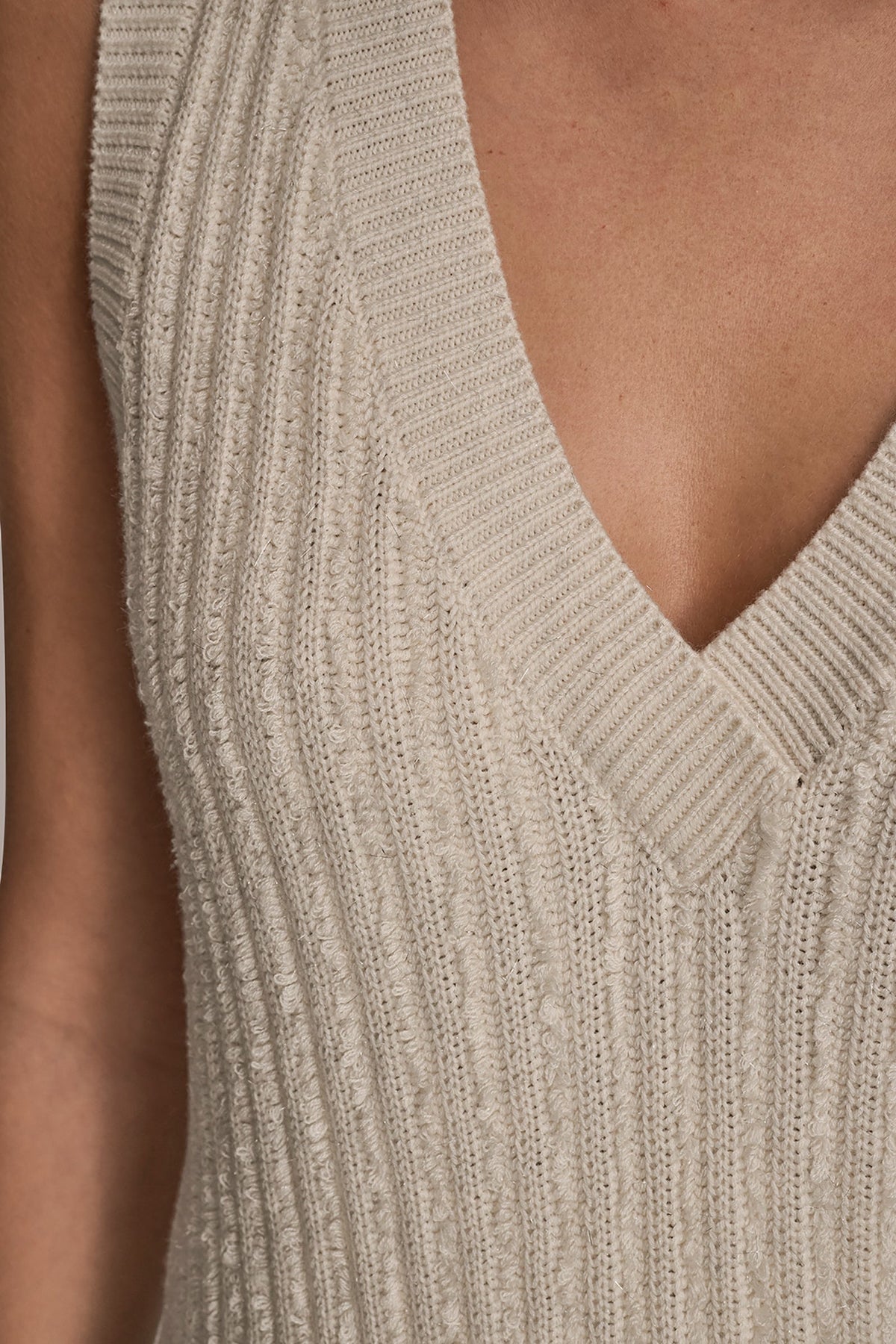 LOOP STITCH SWEATER VEST - CREAM/SILVER