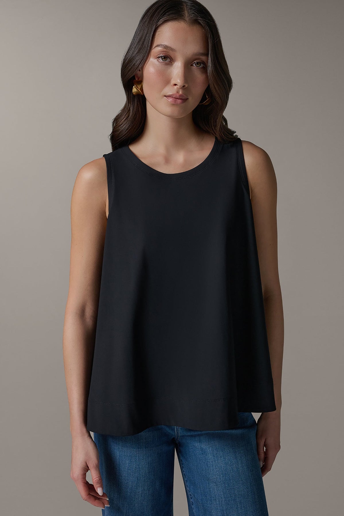 THE MODERN TRAVEL SLEEVELESS SWING TANK - Black