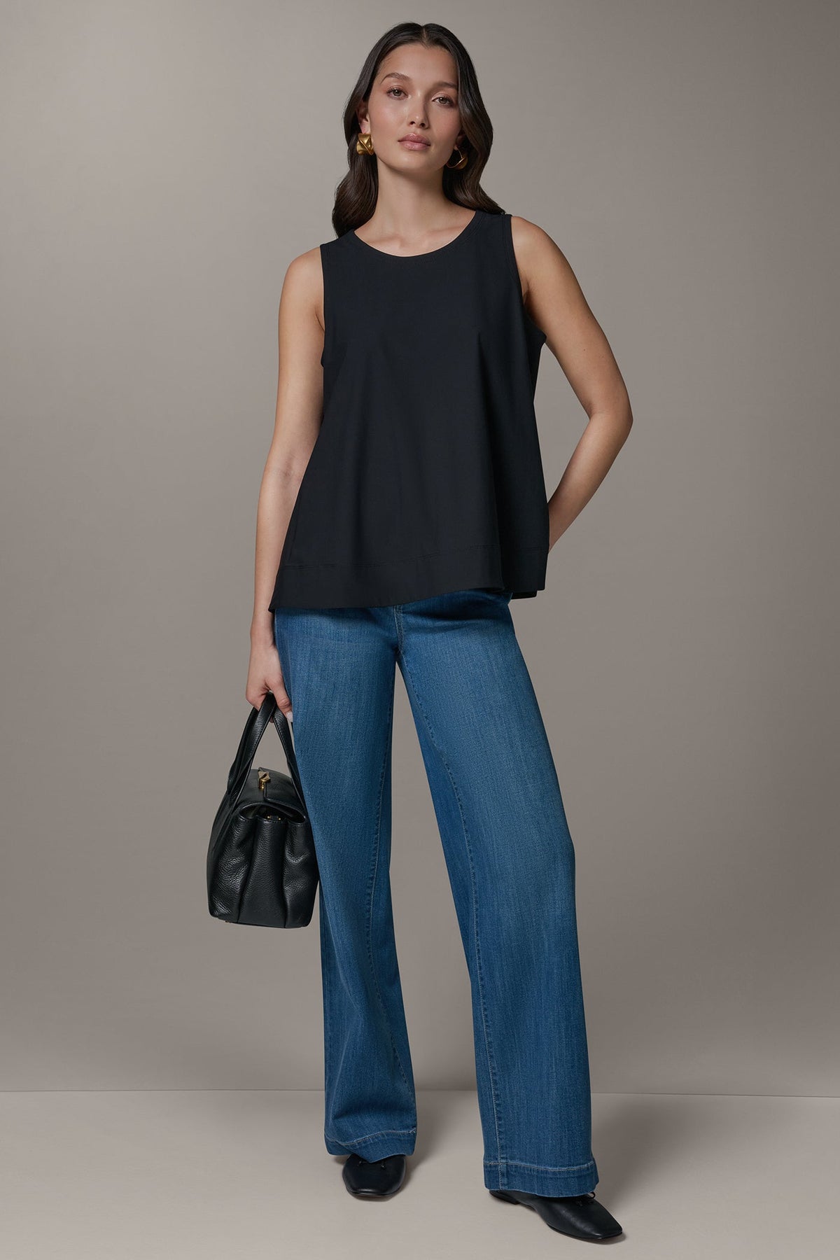 THE MODERN TRAVEL SLEEVELESS SWING TANK - Black