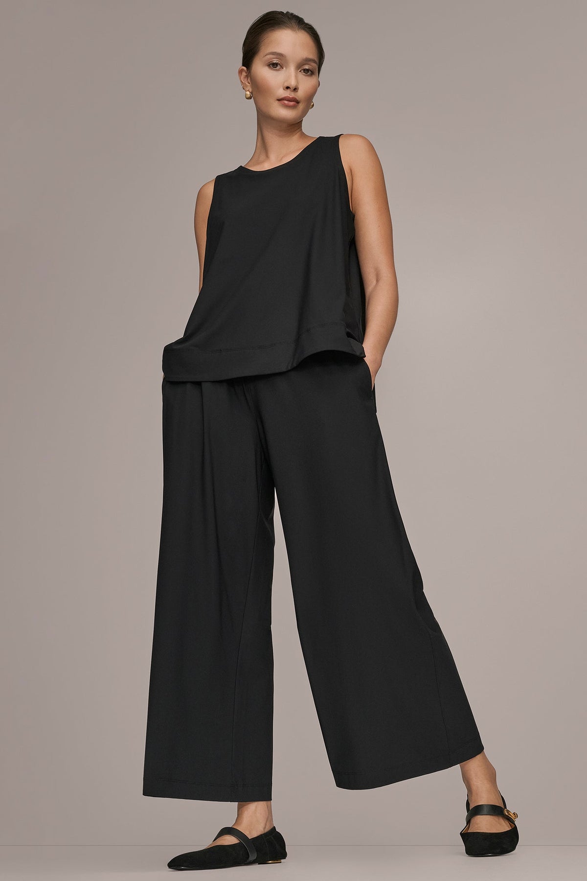 THE MODERN TRAVEL SLEEVELESS SWING TANK - Black
