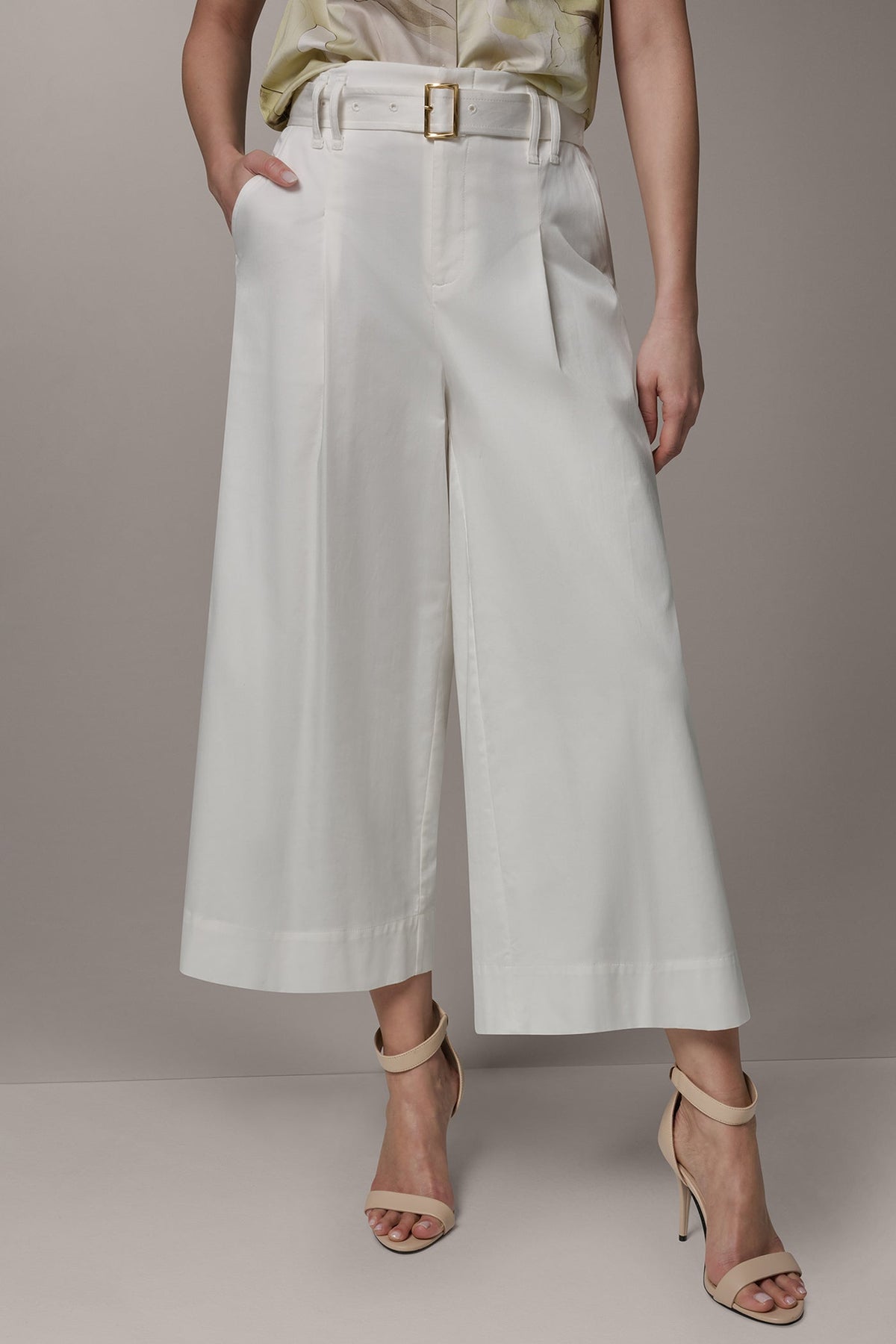 CROPPED EXTRA HIGH-RISE WIDE-LEG PANT - Cream