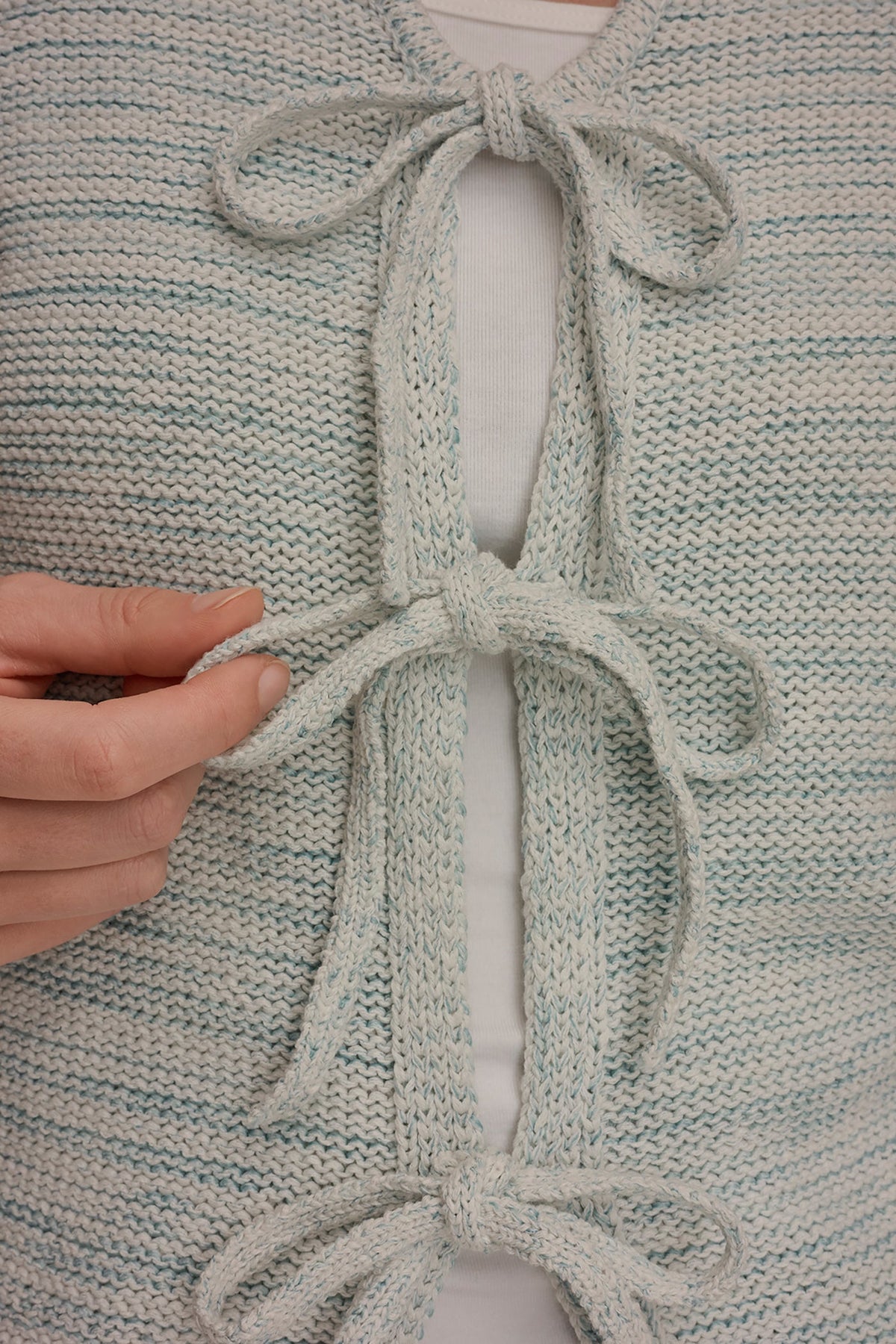 SLEEVELESS TIE-FRONT CARDIGAN - Skylight Combo