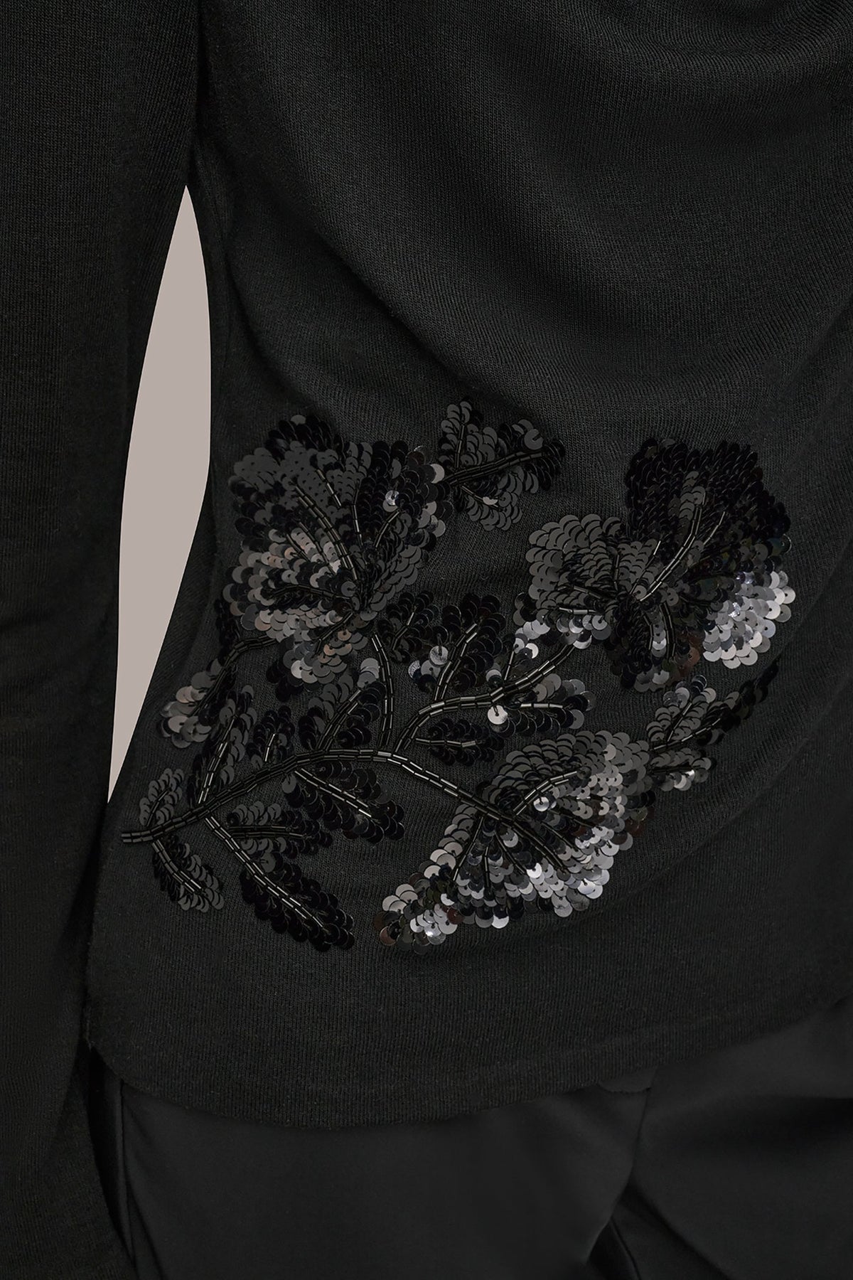 LONG-SLEEVE COWL-NECK FLORAL TOP - Black