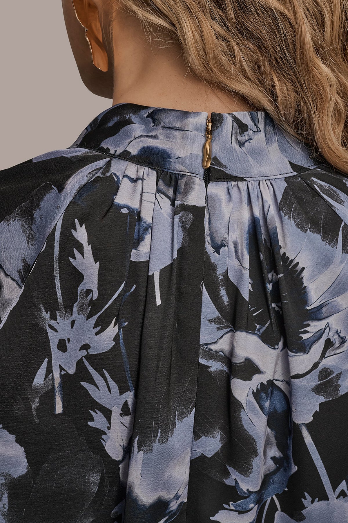 BUTTON-NECK BLOUSE - BLACK/TEMPEST