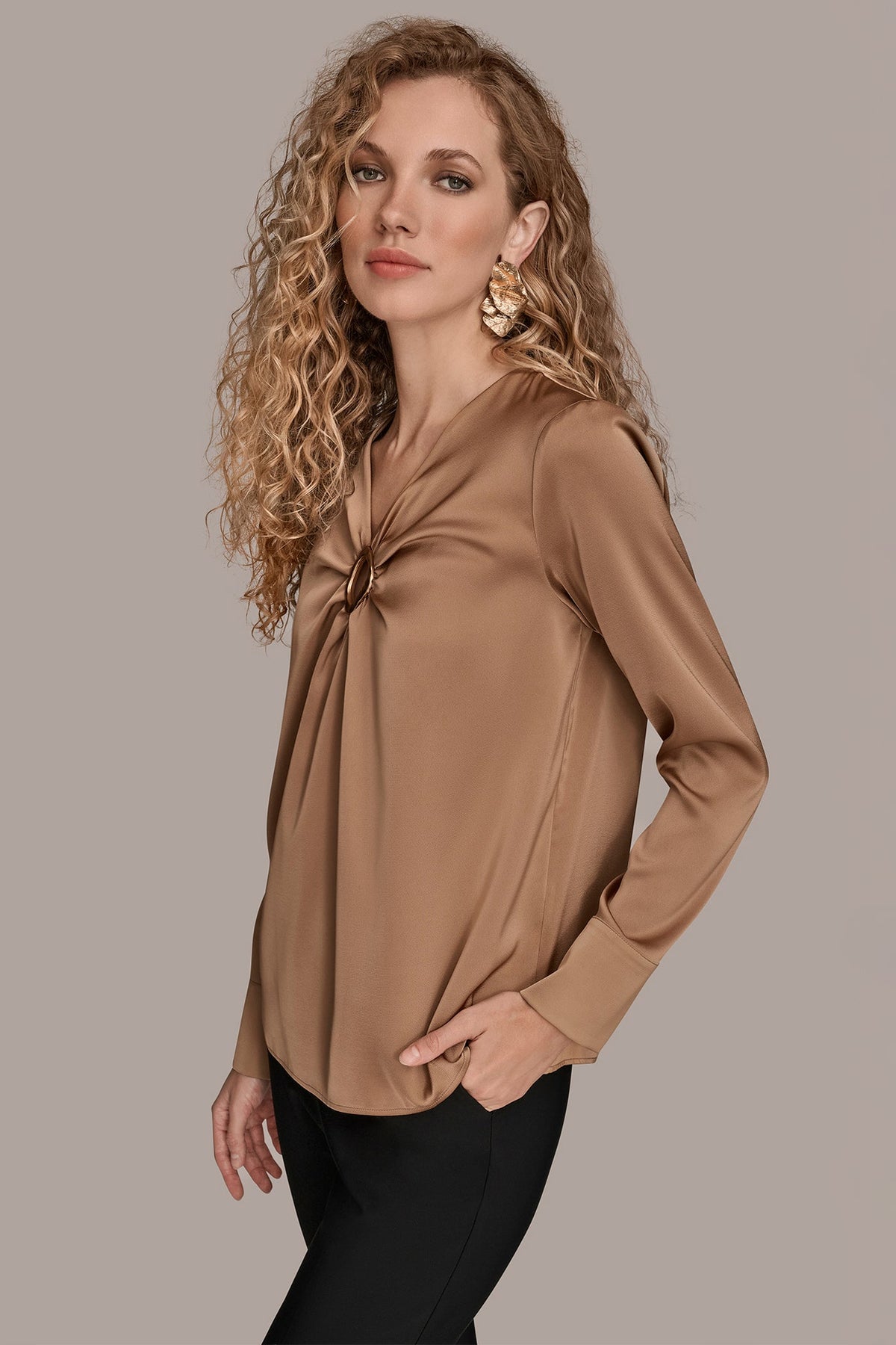 LONG SLEEVE RING V-NECK BLOUSE - Fawn