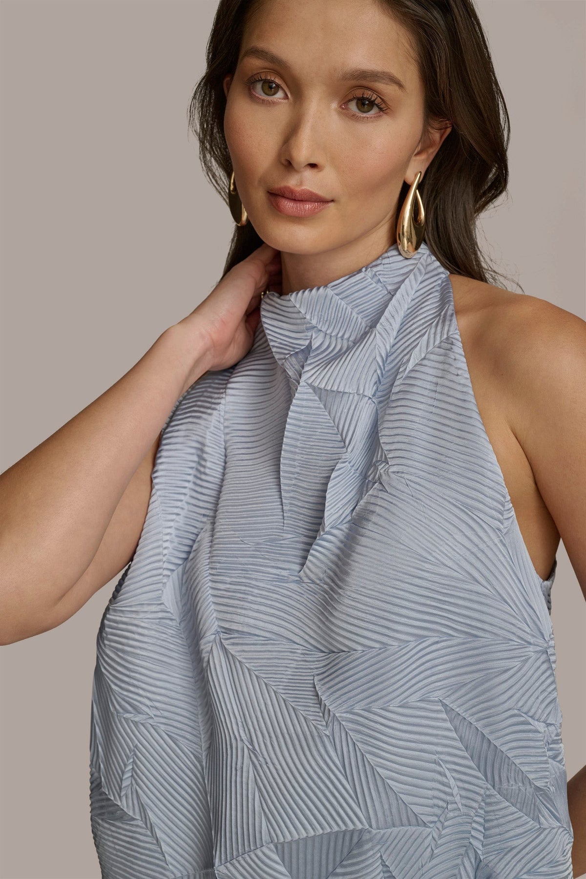 TEXTURED TOP WITH ANGLED HEM - GLACIAL BLUE