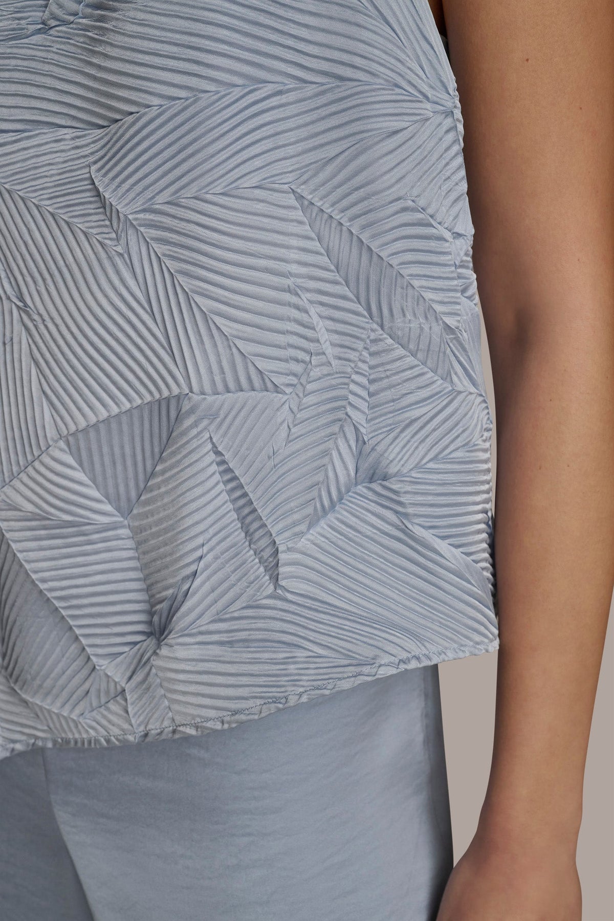 TEXTURED TOP WITH ANGLED HEM - GLACIAL BLUE