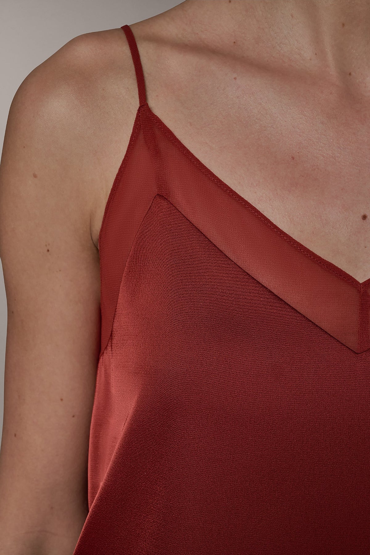 SLEEVELESS V-NECK CAMI - Sunbaked