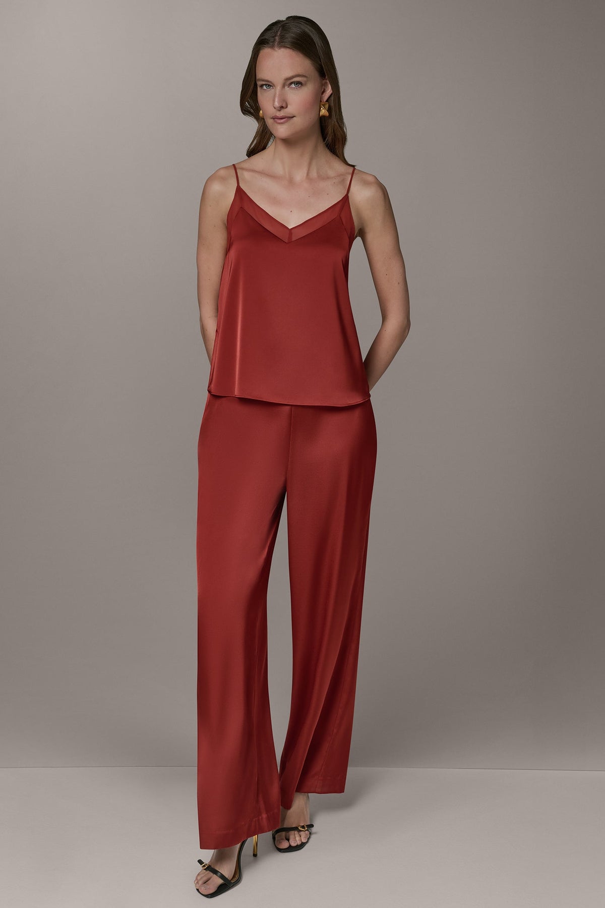 SLEEVELESS V-NECK CAMI - Sunbaked