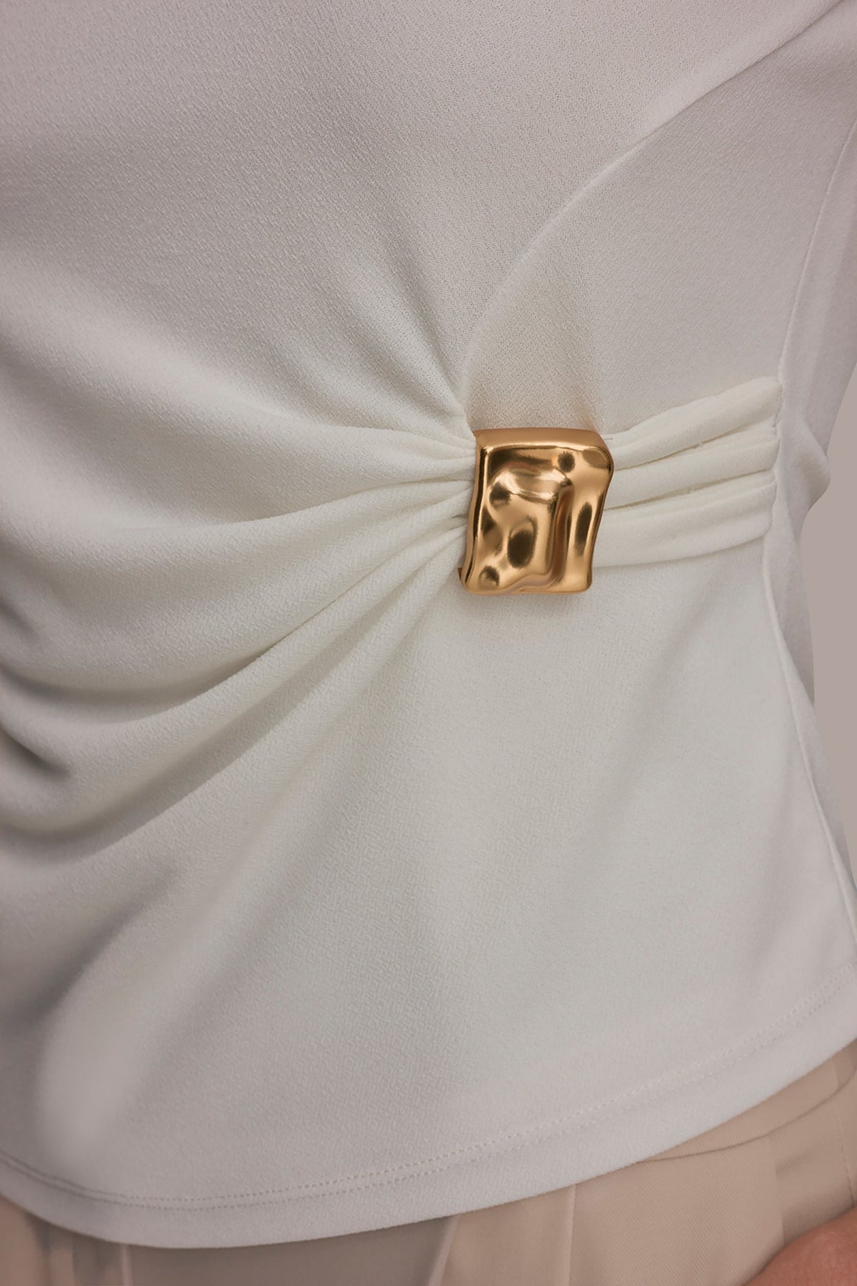 ASYMMETRIC RUCHED TOP - Cream